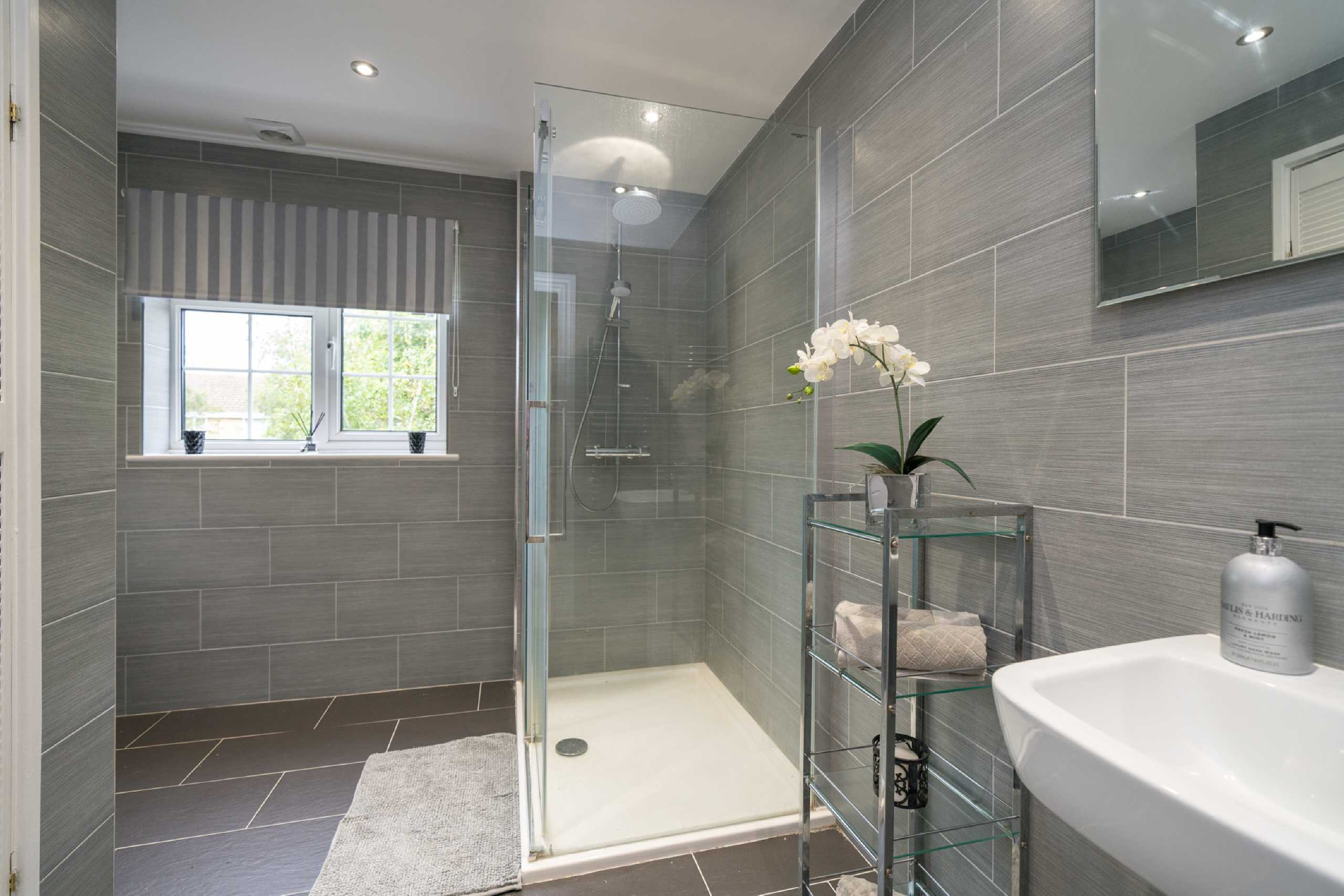 4 bed detached house for sale in Aldwickbury Crescent, Harpenden, Hertfordshire, AL5 - Property Image 11