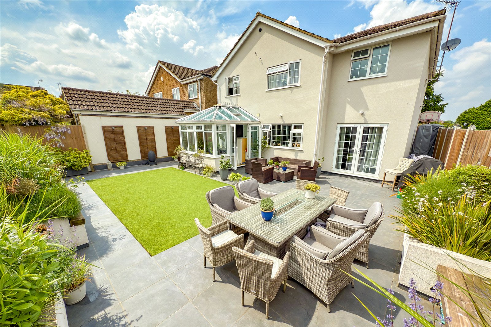 4 bed detached house for sale in Aldwickbury Crescent, Harpenden, Hertfordshire, AL5 - Property Image 1