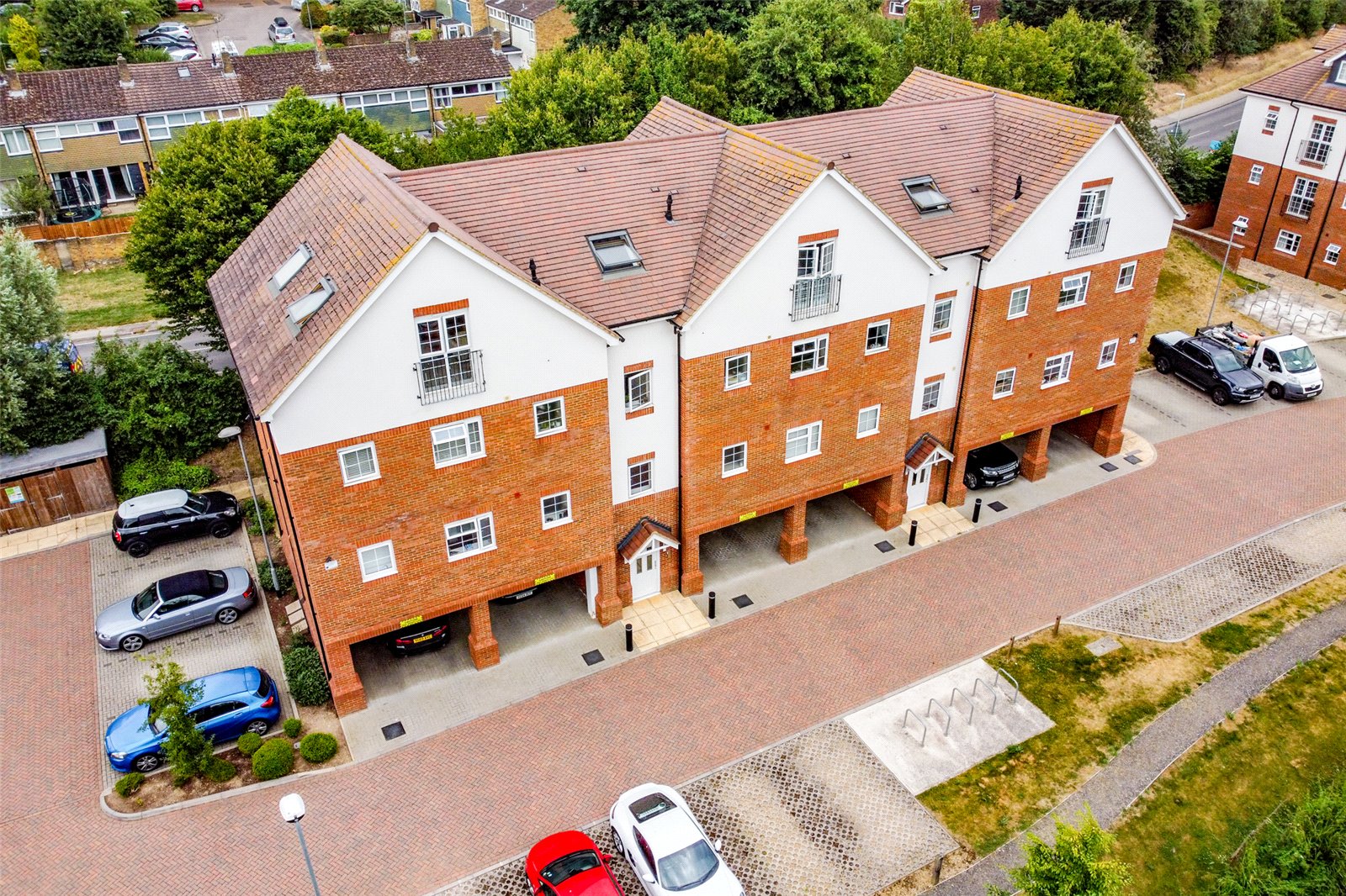 2 bed apartment for sale in Millstone Way, Harpenden, Hertfordshire, AL5 - Property Image 2