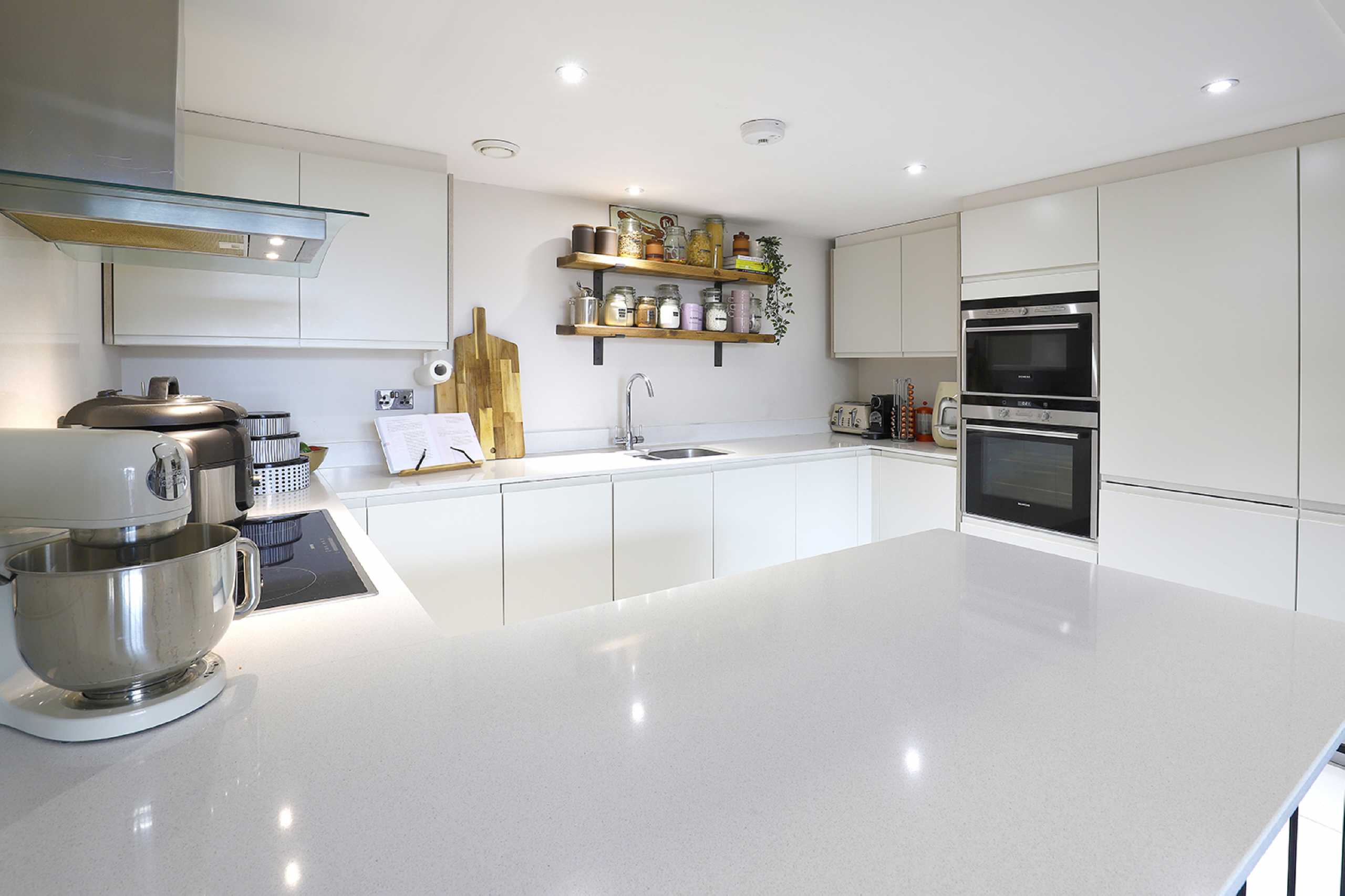 2 bed apartment to rent in Old Post House, 20 Arden Grove, Harpenden, Hertfordshire, AL5  - Property Image 3