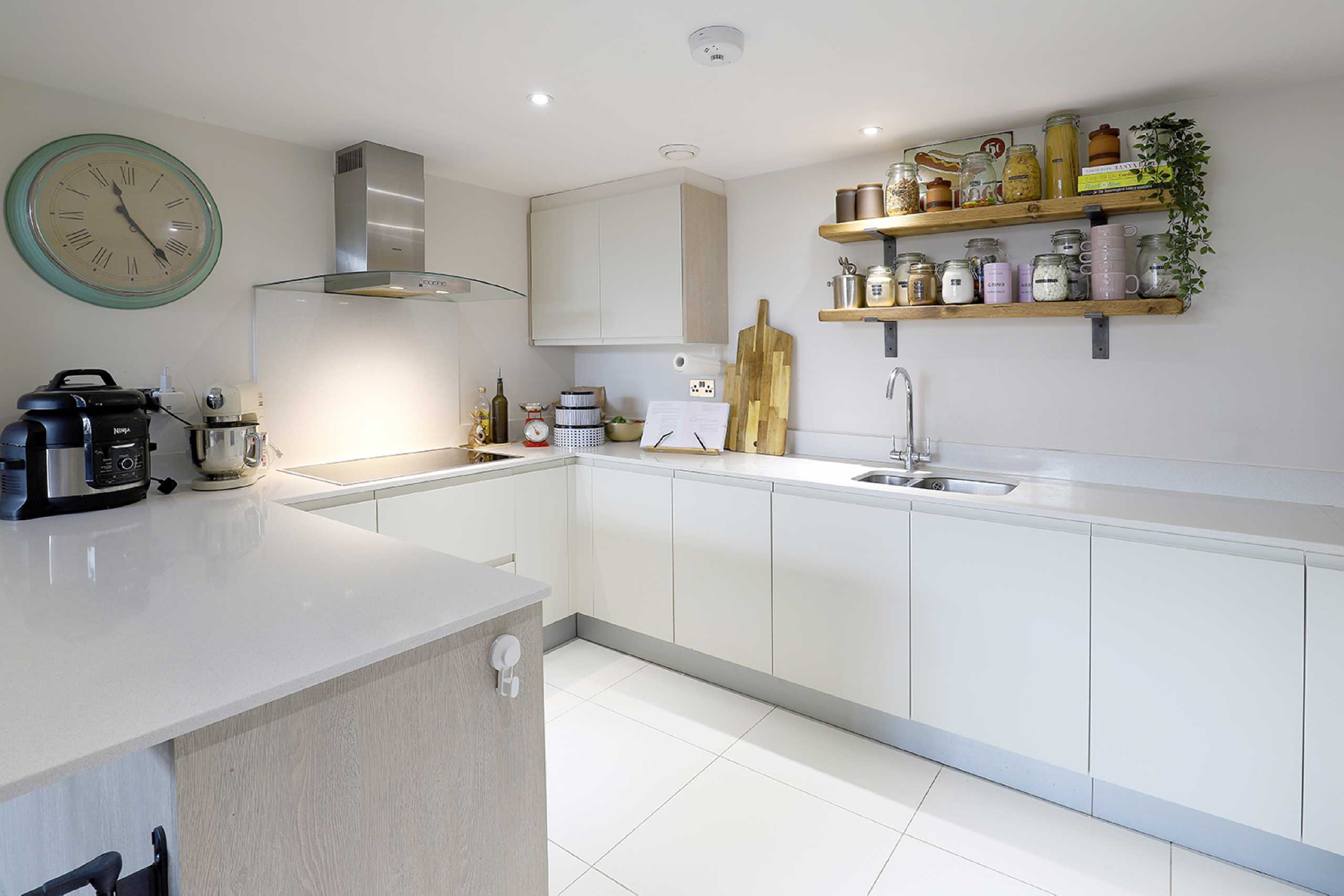 2 bed apartment to rent in Old Post House, 20 Arden Grove, Harpenden, Hertfordshire, AL5  - Property Image 5