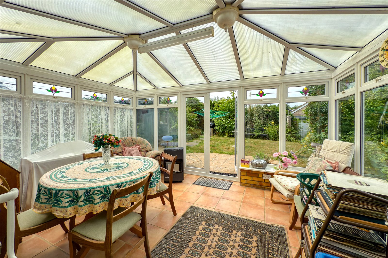 2 bed semi-detached bungalow for sale in Hawthorn Close, Harpenden, Herts, AL5 - Property Image 4