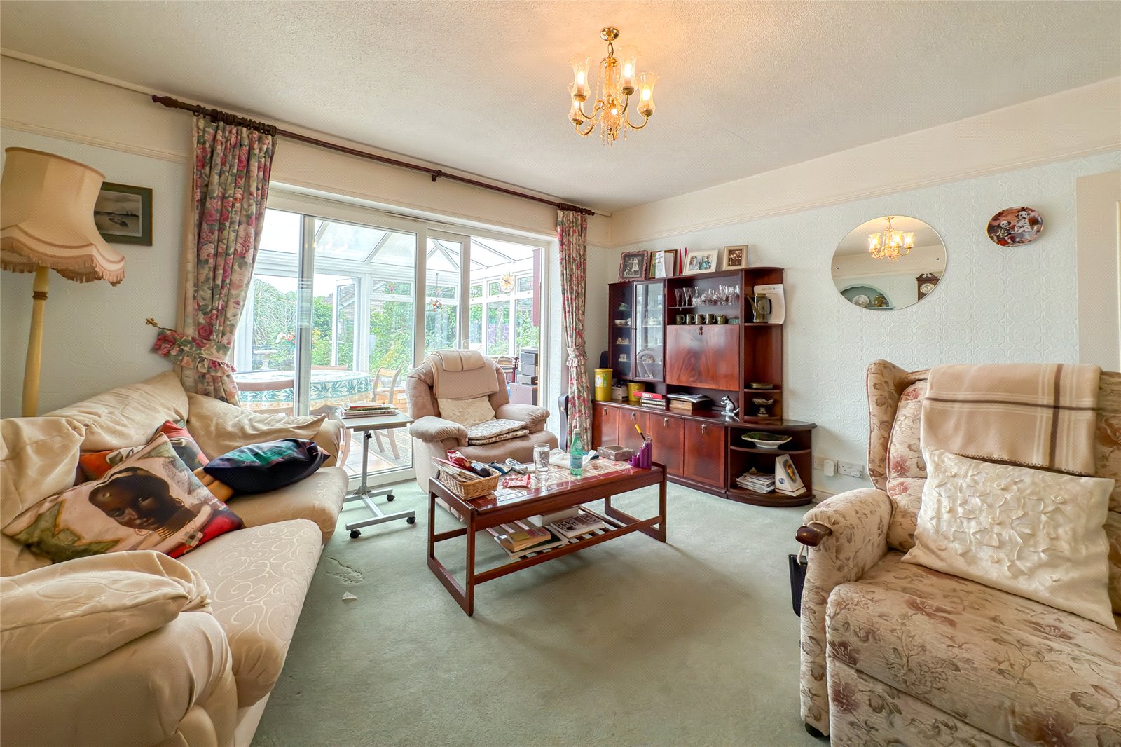 2 bed semi-detached bungalow for sale in Hawthorn Close, Harpenden, Herts, AL5 - Property Image 6