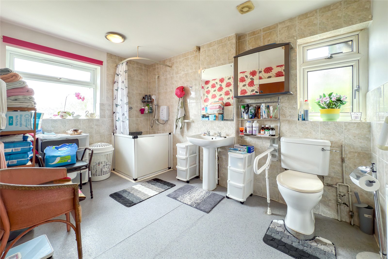2 bed semi-detached bungalow for sale in Hawthorn Close, Harpenden, Herts, AL5 - Property Image 9