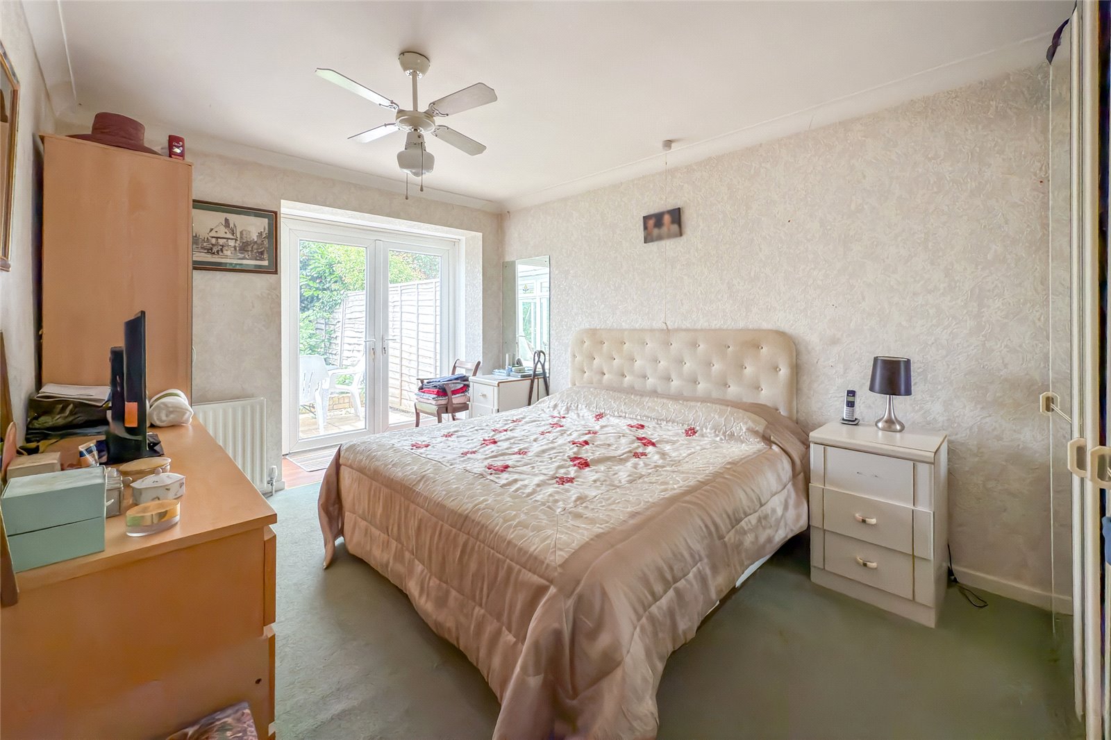 2 bed semi-detached bungalow for sale in Hawthorn Close, Harpenden, Herts, AL5 - Property Image 10