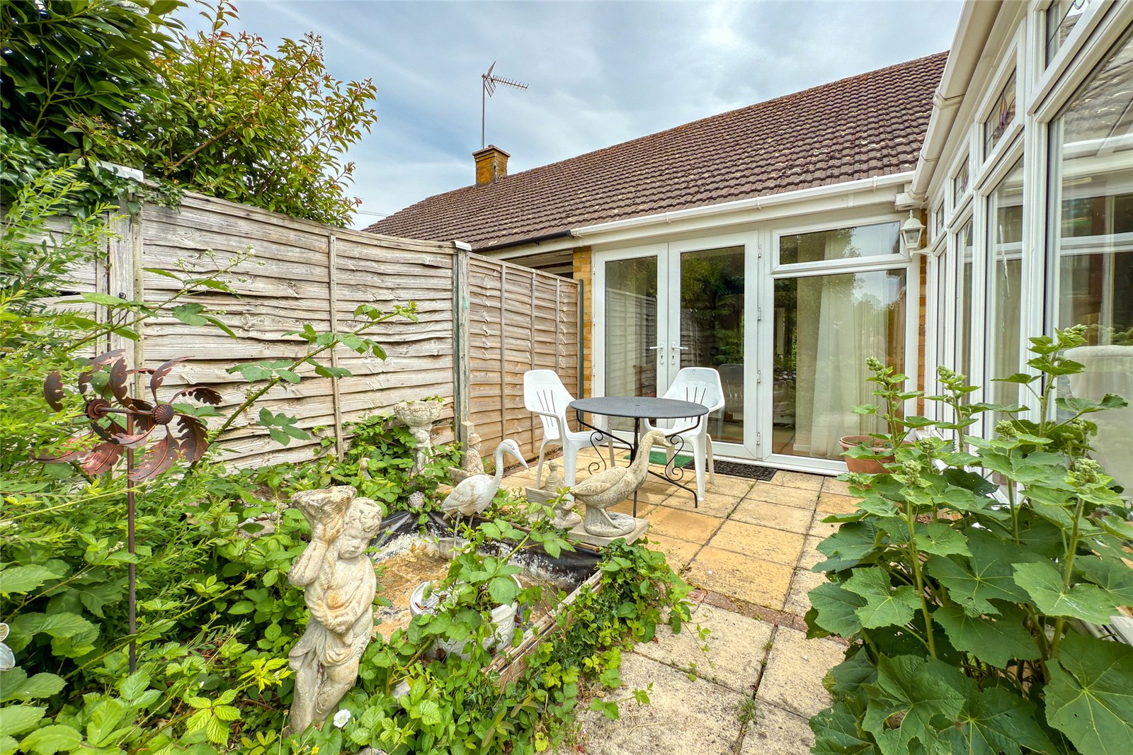 2 bed semi-detached bungalow for sale in Hawthorn Close, Harpenden, Herts, AL5 - Property Image 13