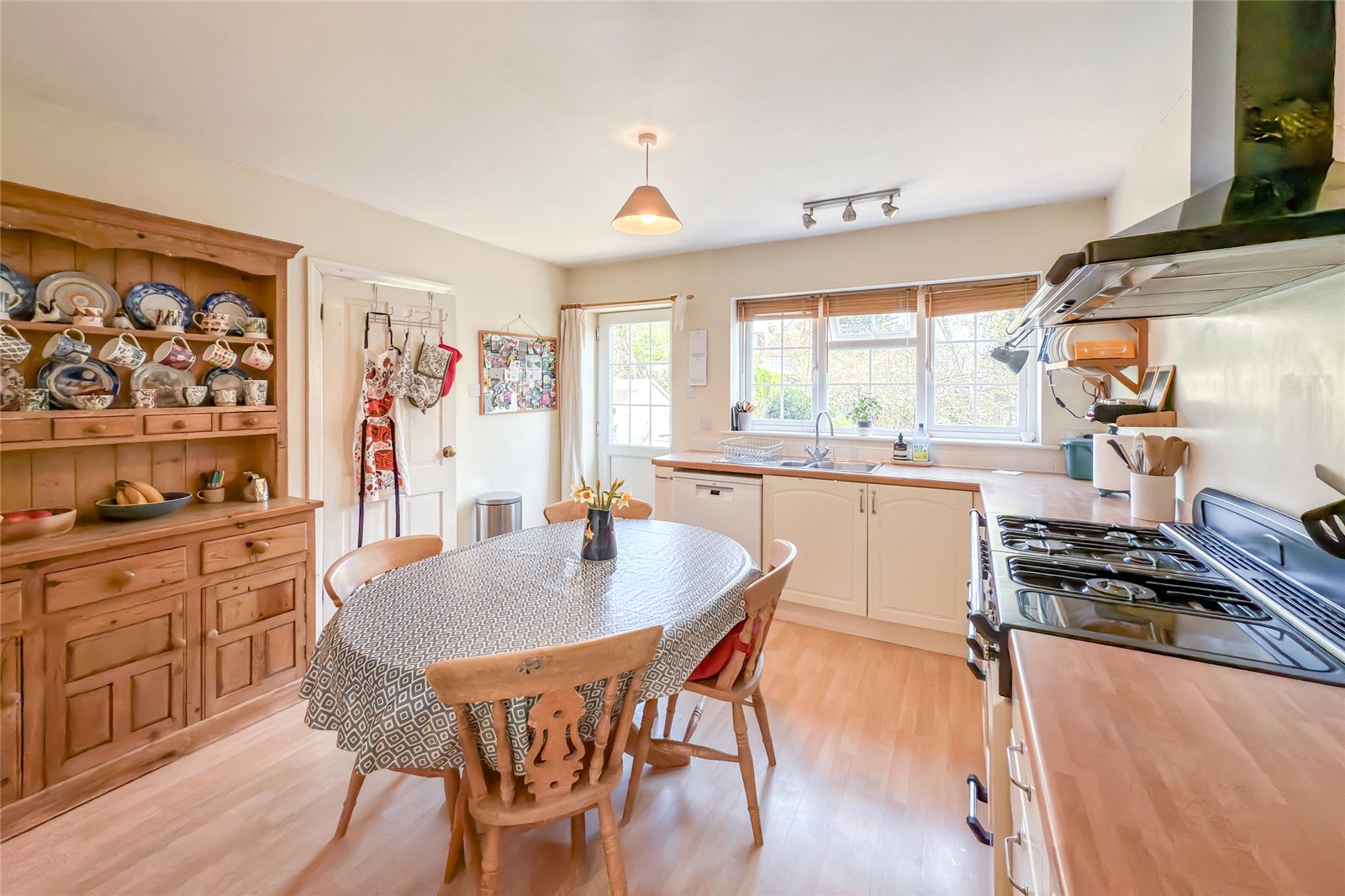 3 bed semi-detached house for sale in Grove Avenue, Harpenden, Hertfordshire, AL5 - Property Image 2