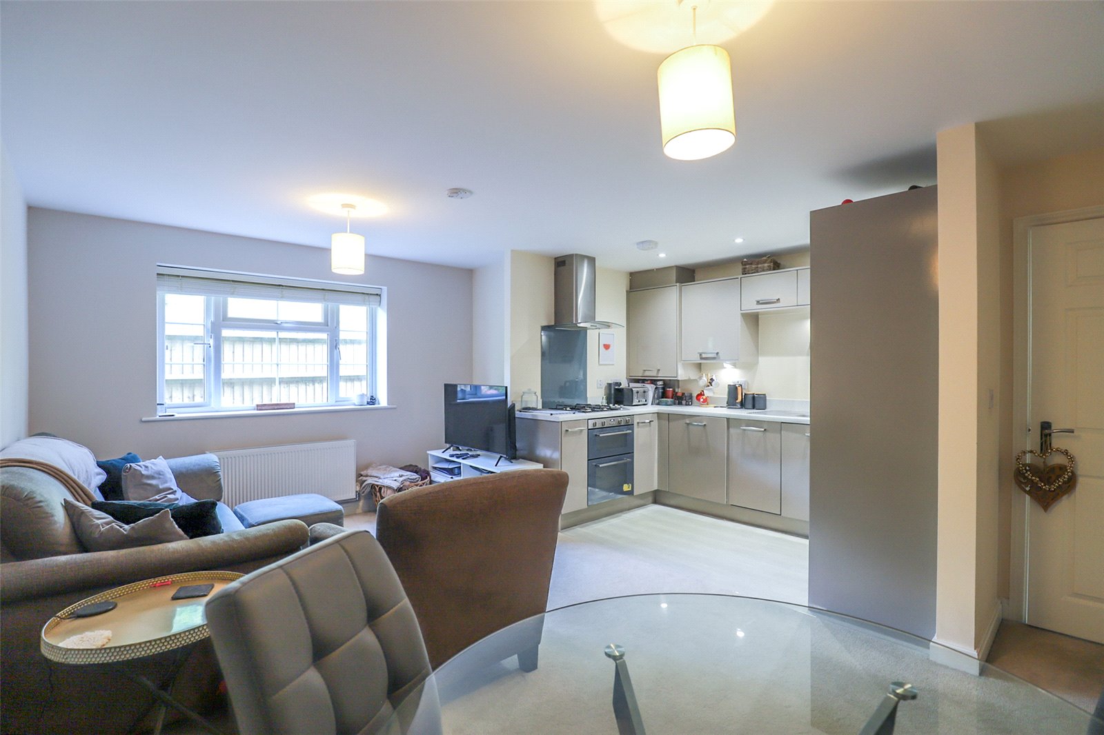 2 bed ground floor flat to rent in Millstone Way, Harpenden, Hertfordshire, AL5  - Property Image 3