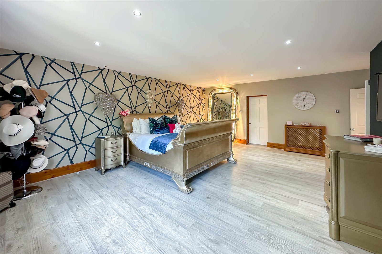 5 bed detached house for sale in Ludlow Avenue, Luton, Beds, LU1  - Property Image 11