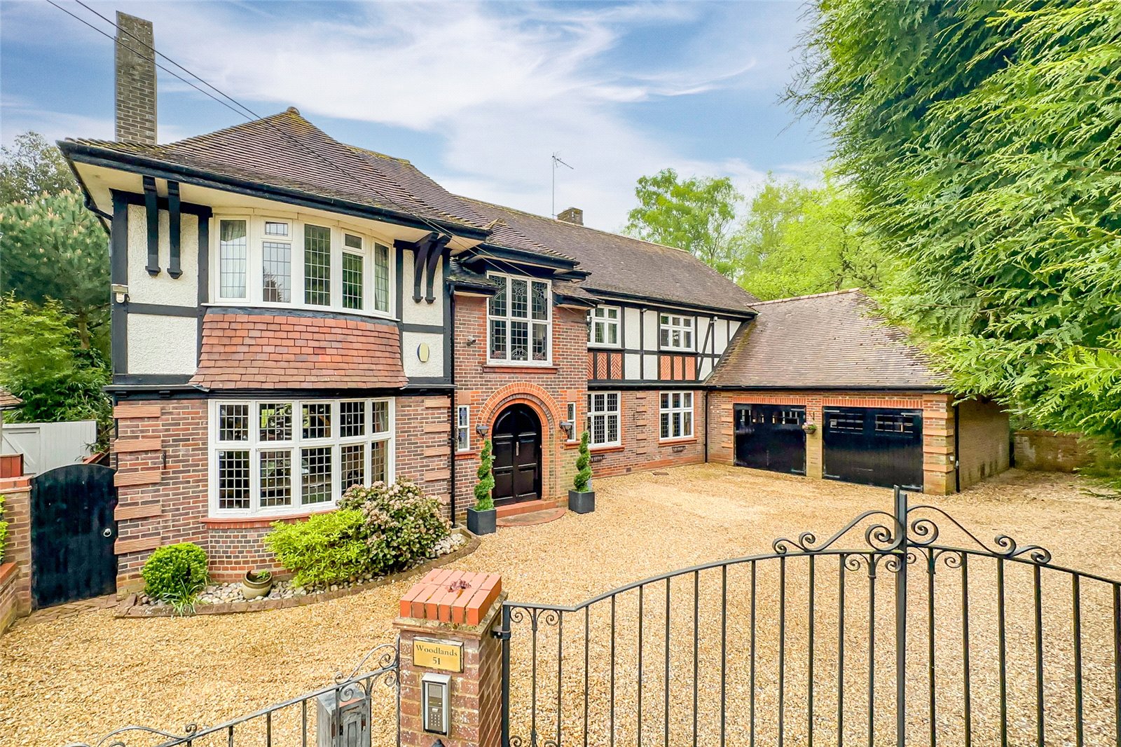5 bed detached house for sale in Ludlow Avenue, Luton, Beds, LU1  - Property Image 2