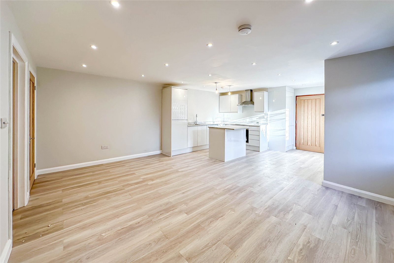 1 bed ground floor flat to rent in Crown Street, Redbourn, St. Albans, Hertfordshire, AL3 - Property Image 2