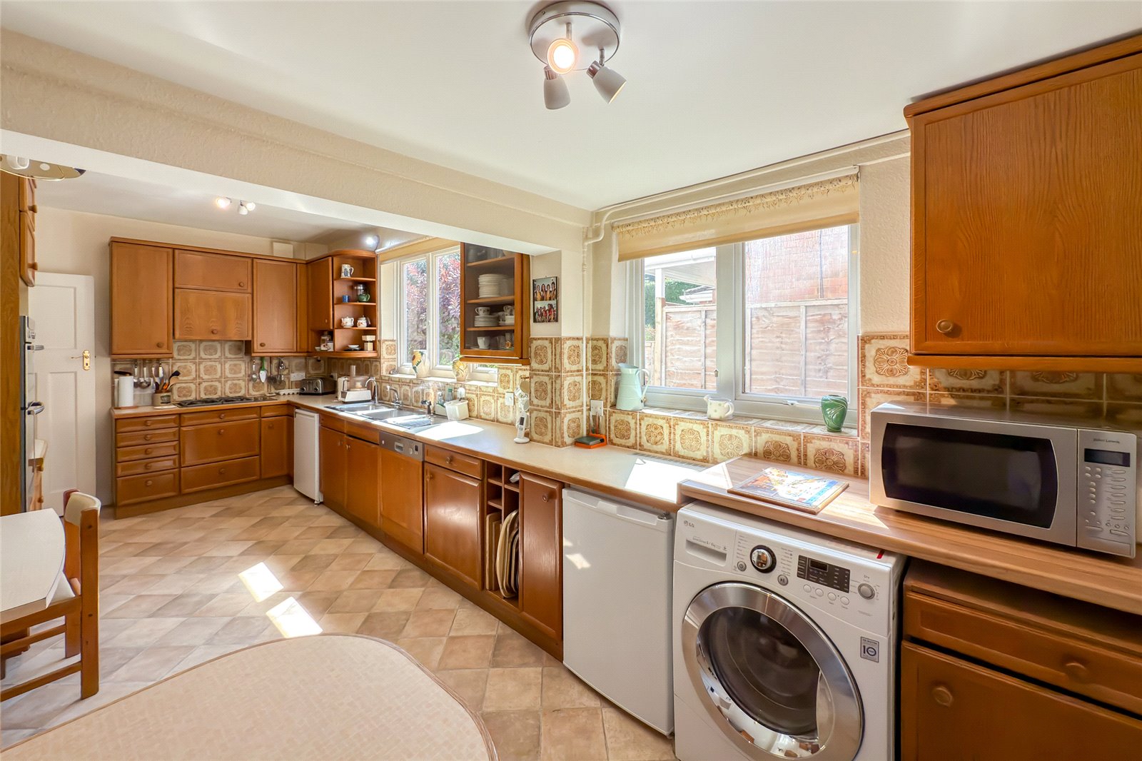 5 bed detached house for sale in Roundwood Lane, Harpenden, Hertfordshire, AL5  - Property Image 5