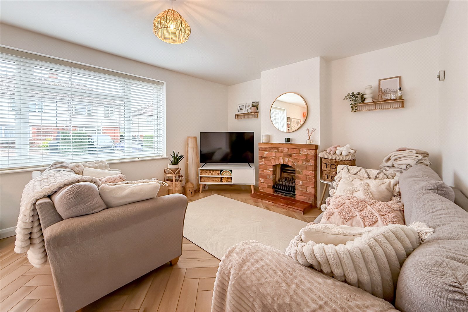 4 bed semi-detached house for sale in Hyde View Road, Harpenden, Hertfordshire, AL5  - Property Image 5