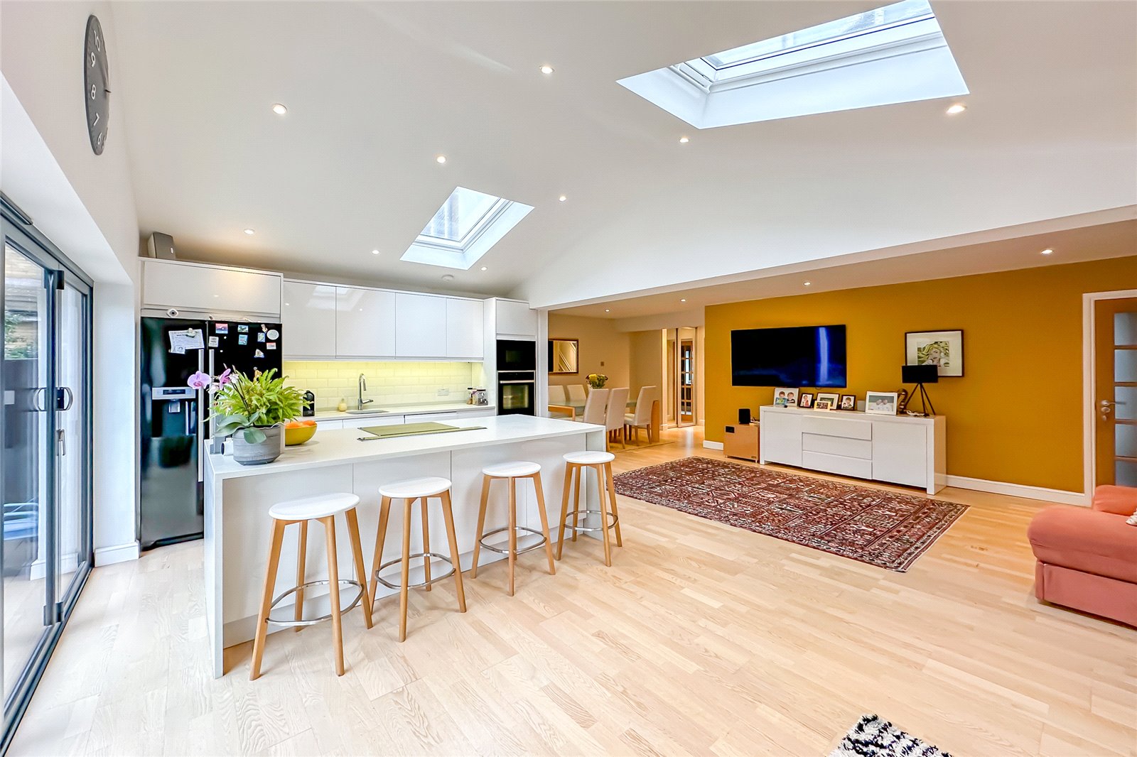 4 bed semi-detached house for sale in Barnfield Road, St. Albans, Hertfordshire, AL4 - Property Image 2