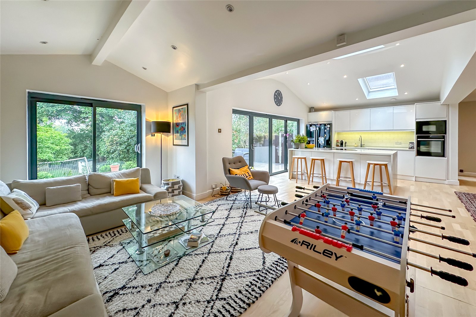 4 bed semi-detached house for sale in Barnfield Road, St. Albans, Hertfordshire, AL4 - Property Image 4