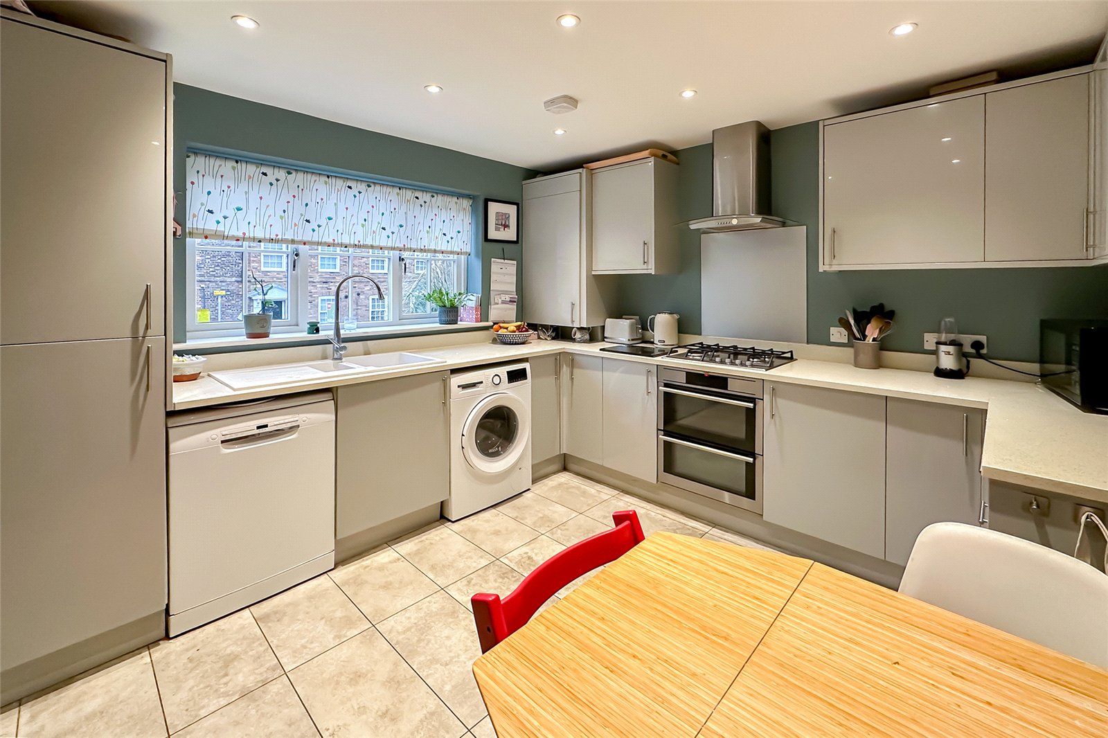 4 bed end of terrace house for sale in Pickford Road, Markyate, Hertfordshire, AL3 - Property Image 2