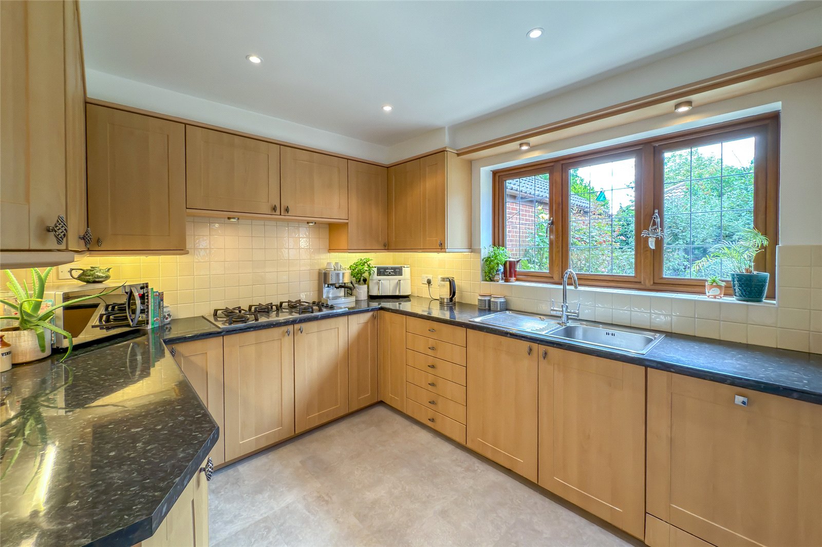 4 bed detached house for sale in Carpenders Close, Harpenden, Hertfordshire, AL5 - Property Image 2