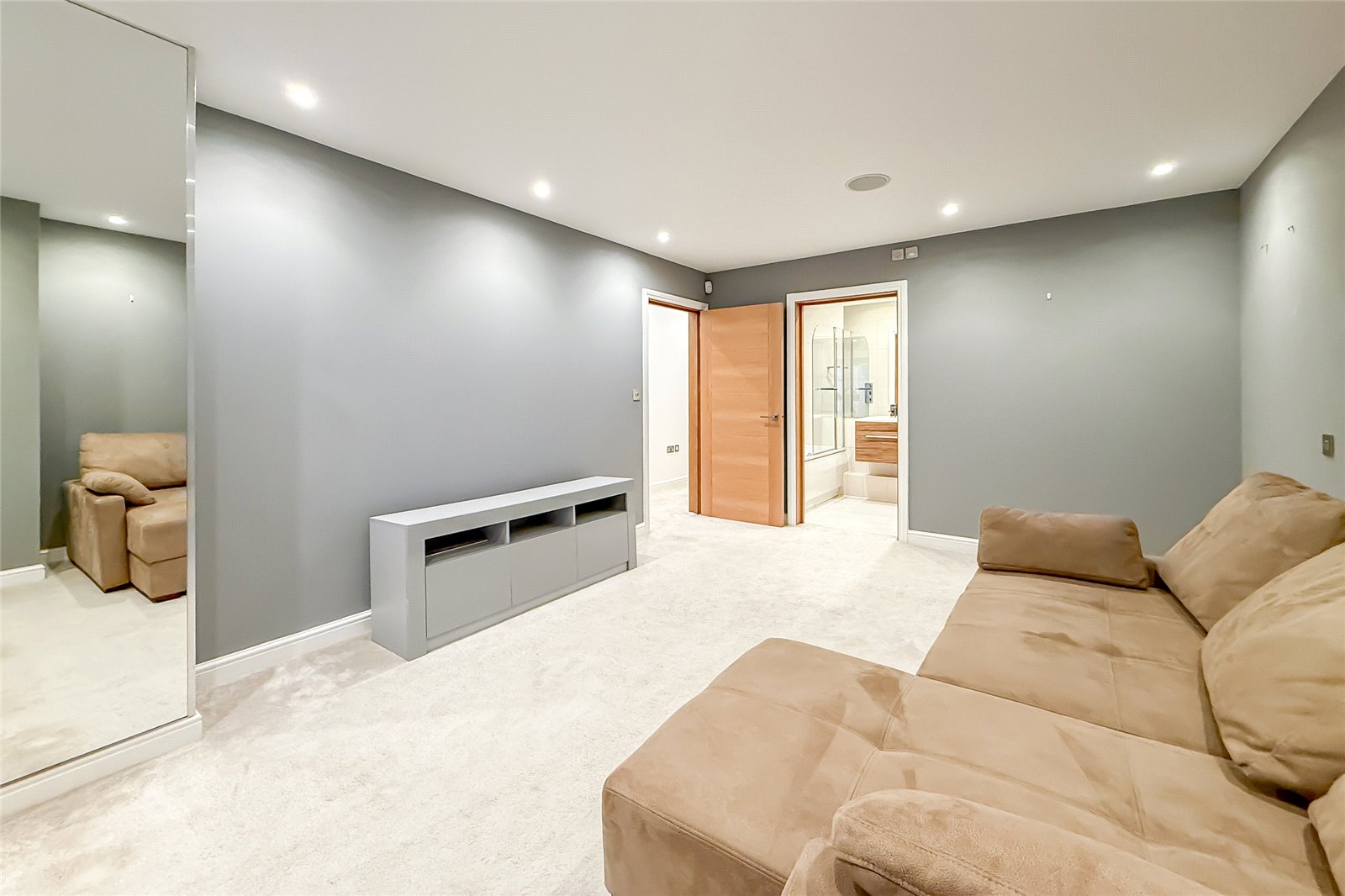 5 bed terraced house for sale in Green Lawns Close, Harpenden, Hertfordshire, AL5  - Property Image 3