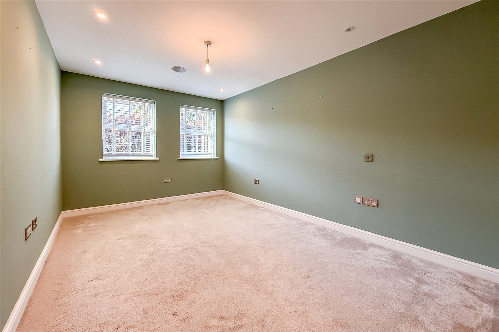 5 bed terraced house for sale in Green Lawns Close, Harpenden, Hertfordshire, AL5  - Property Image 6