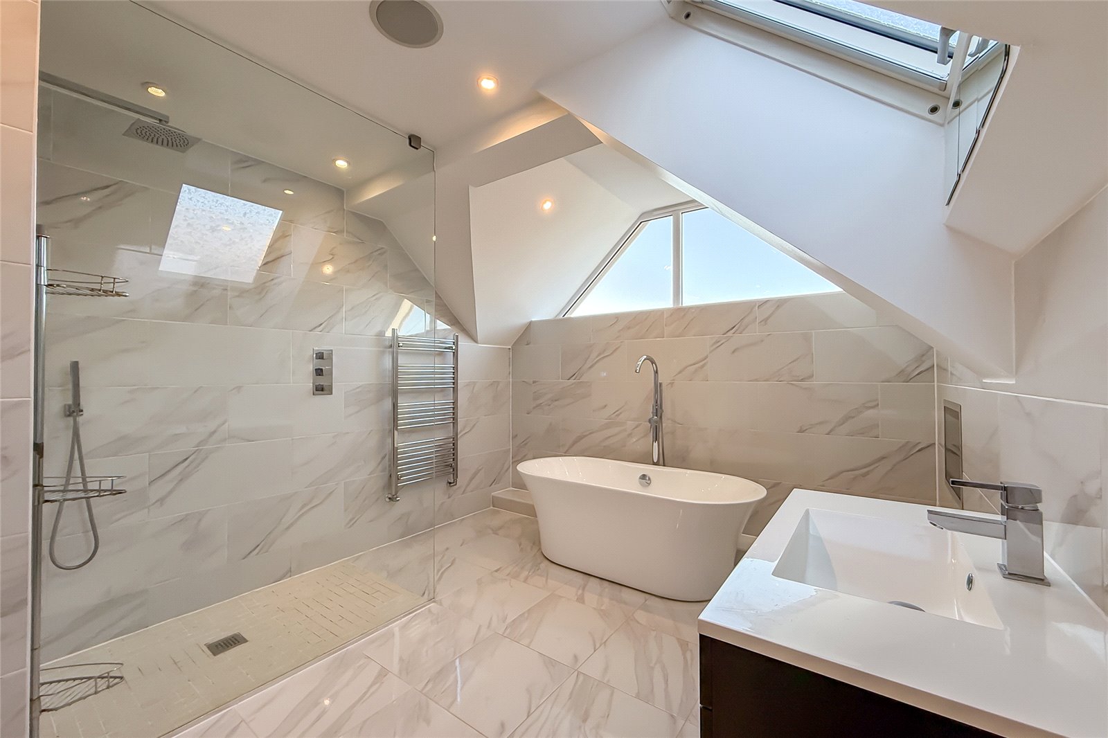 5 bed terraced house for sale in Green Lawns Close, Harpenden, Hertfordshire, AL5  - Property Image 9