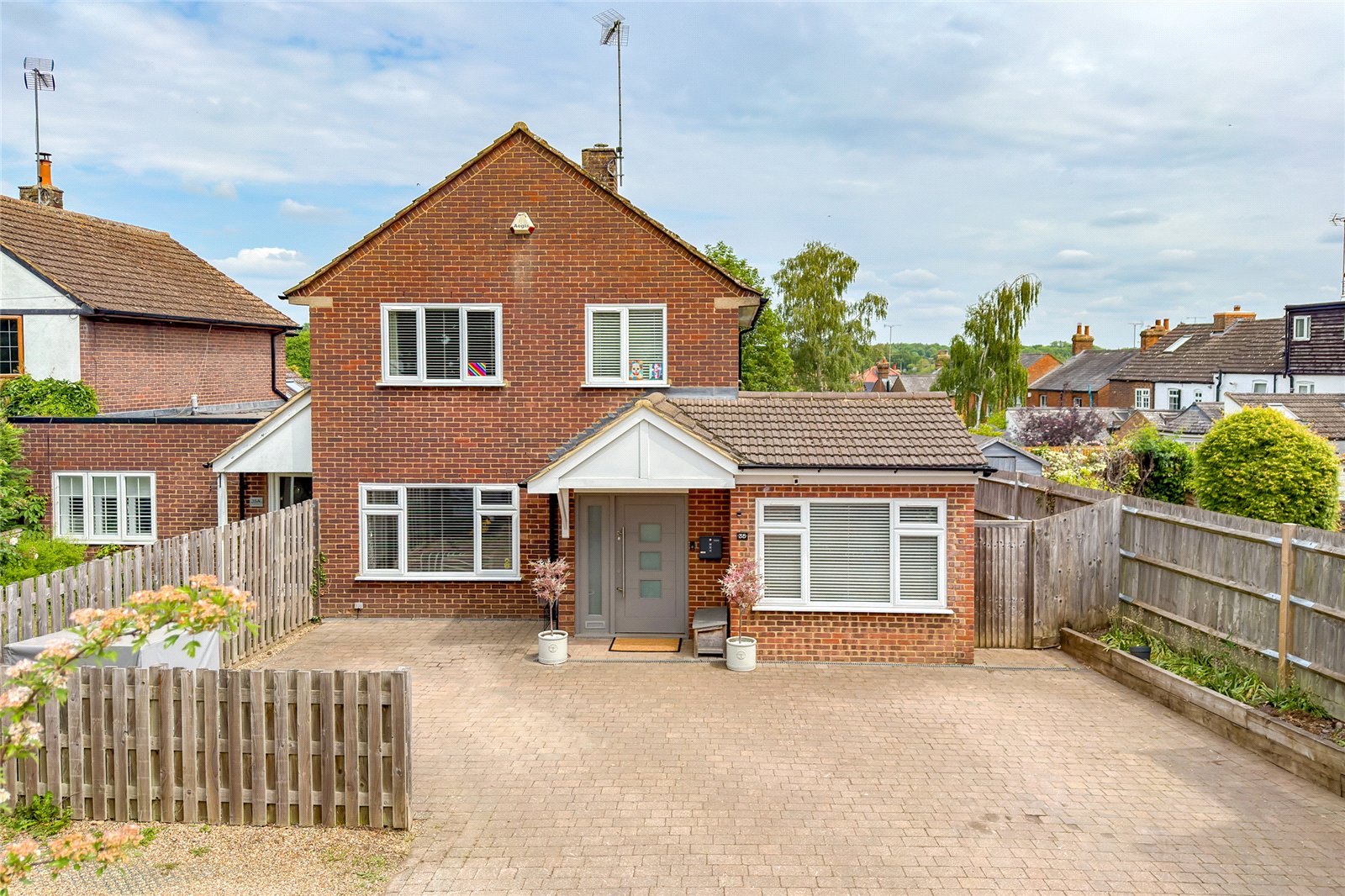 3 bed link detached house for sale in Marford Road, Wheathampstead, St. Albans, Hertfordshire, AL4 - Property Image 3
