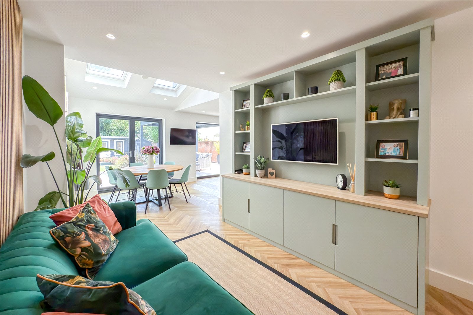 5 bed semi-detached house for sale in Alzey Gardens, Harpenden, Hertfordshire, AL5  - Property Image 8