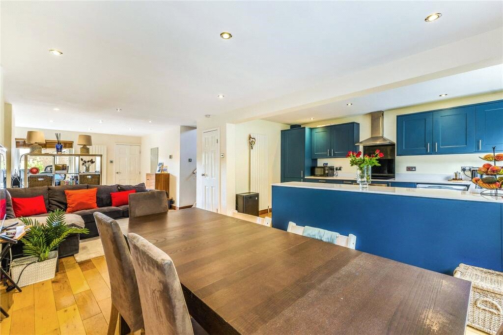 4 bed detached house to rent in Welbeck Rise, Harpenden, Hertfordshire, AL5  - Property Image 7