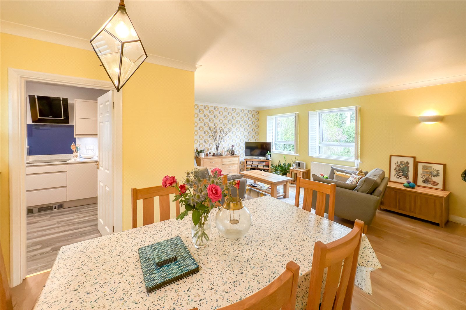 2 bed ground floor flat for sale in Tanglewood, Douglas Road, Harpenden, Hertfordshire, AL5 - Property Image 3