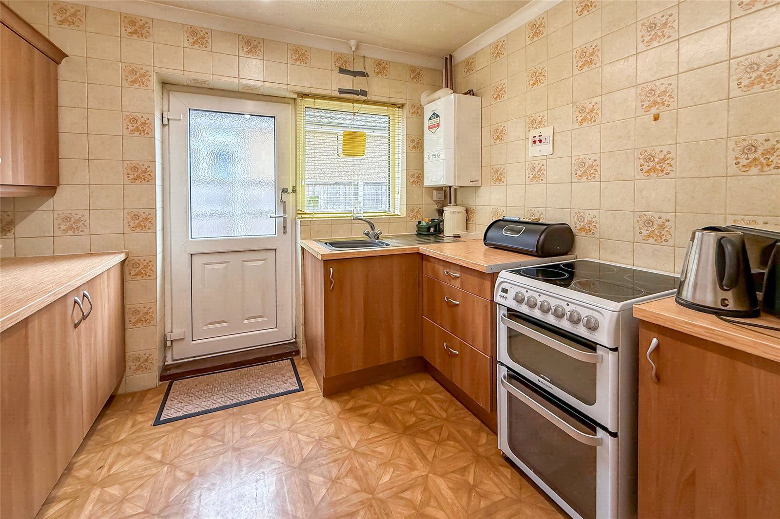 2 bed detached bungalow for sale in Barton Road, Luton, Bedfordshire, LU3  - Property Image 2