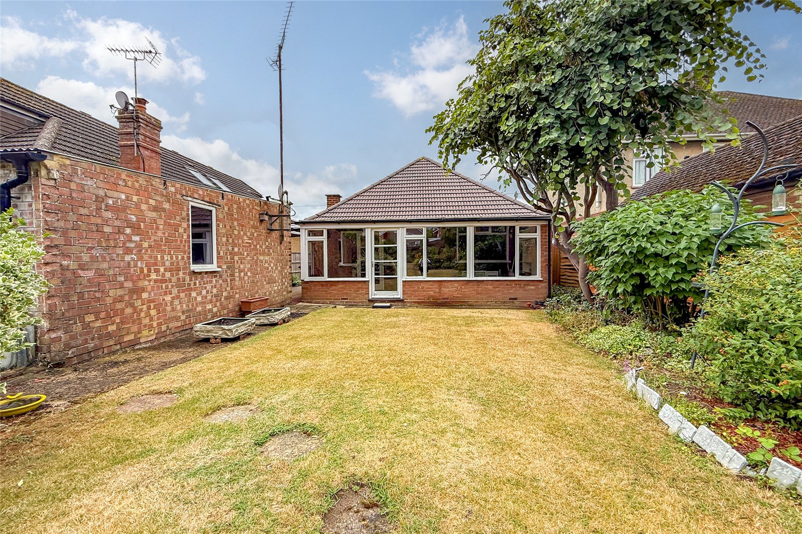 2 bed detached bungalow for sale in Barton Road, Luton, Bedfordshire, LU3  - Property Image 13