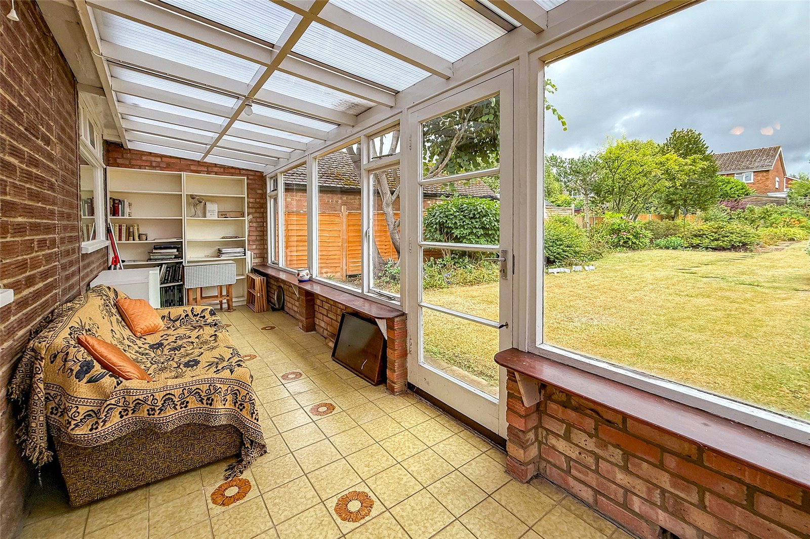 2 bed detached bungalow for sale in Barton Road, Luton, Bedfordshire, LU3  - Property Image 6