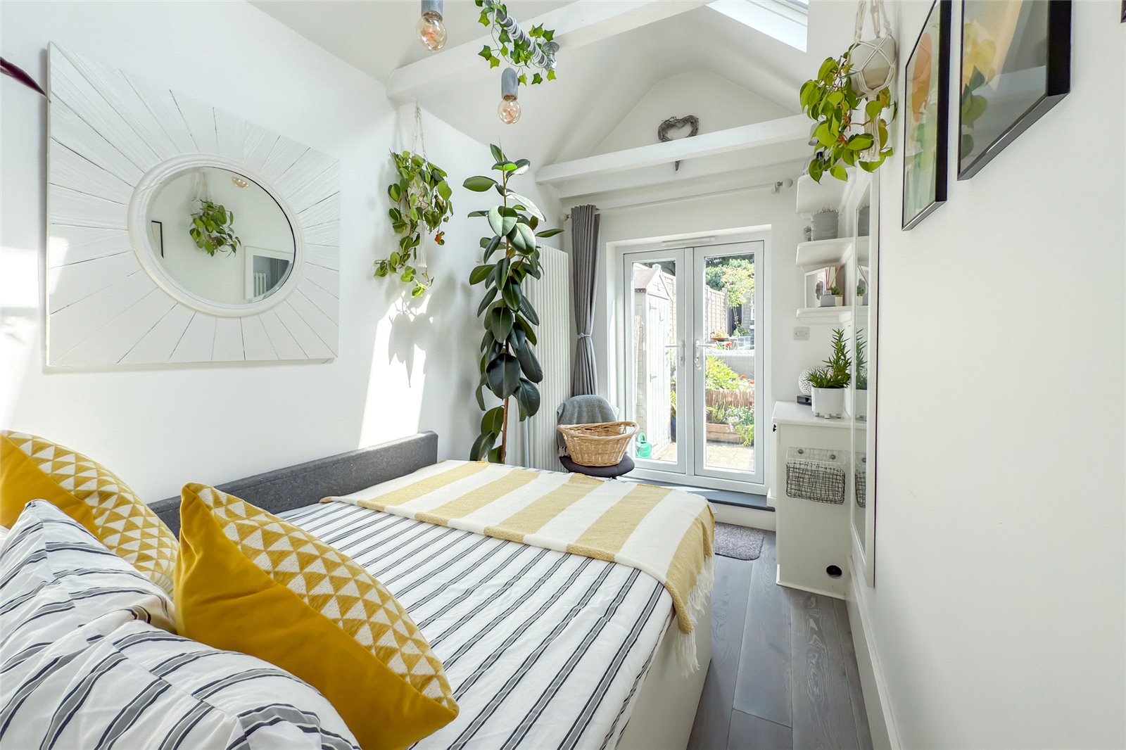 3 bed terraced house for sale in Southdown Road, Harpenden, Hertfordshire, AL5 - Property Image 8
