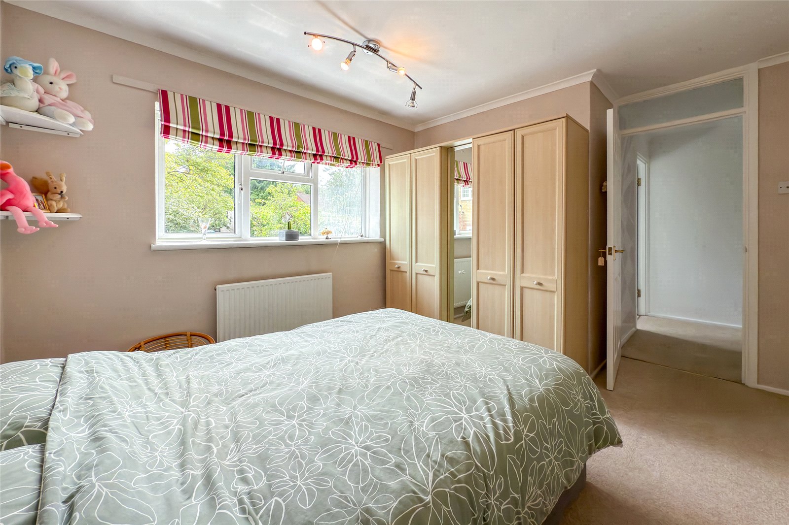 3 bed semi-detached house for sale in Garrard Way, Wheathampstead, Hertfordshire, AL4  - Property Image 7