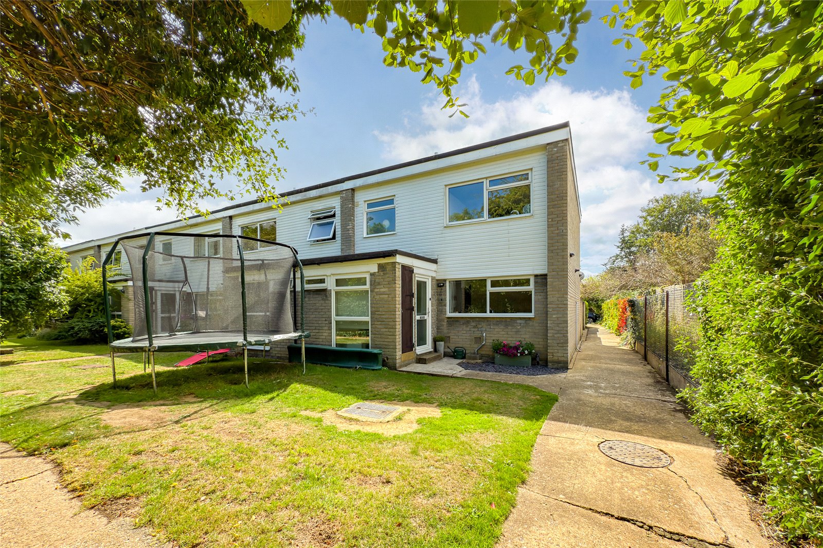 3 bed end of terrace house for sale in Garden Close, St. Albans, Hertfordshire, AL1  - Property Image 2