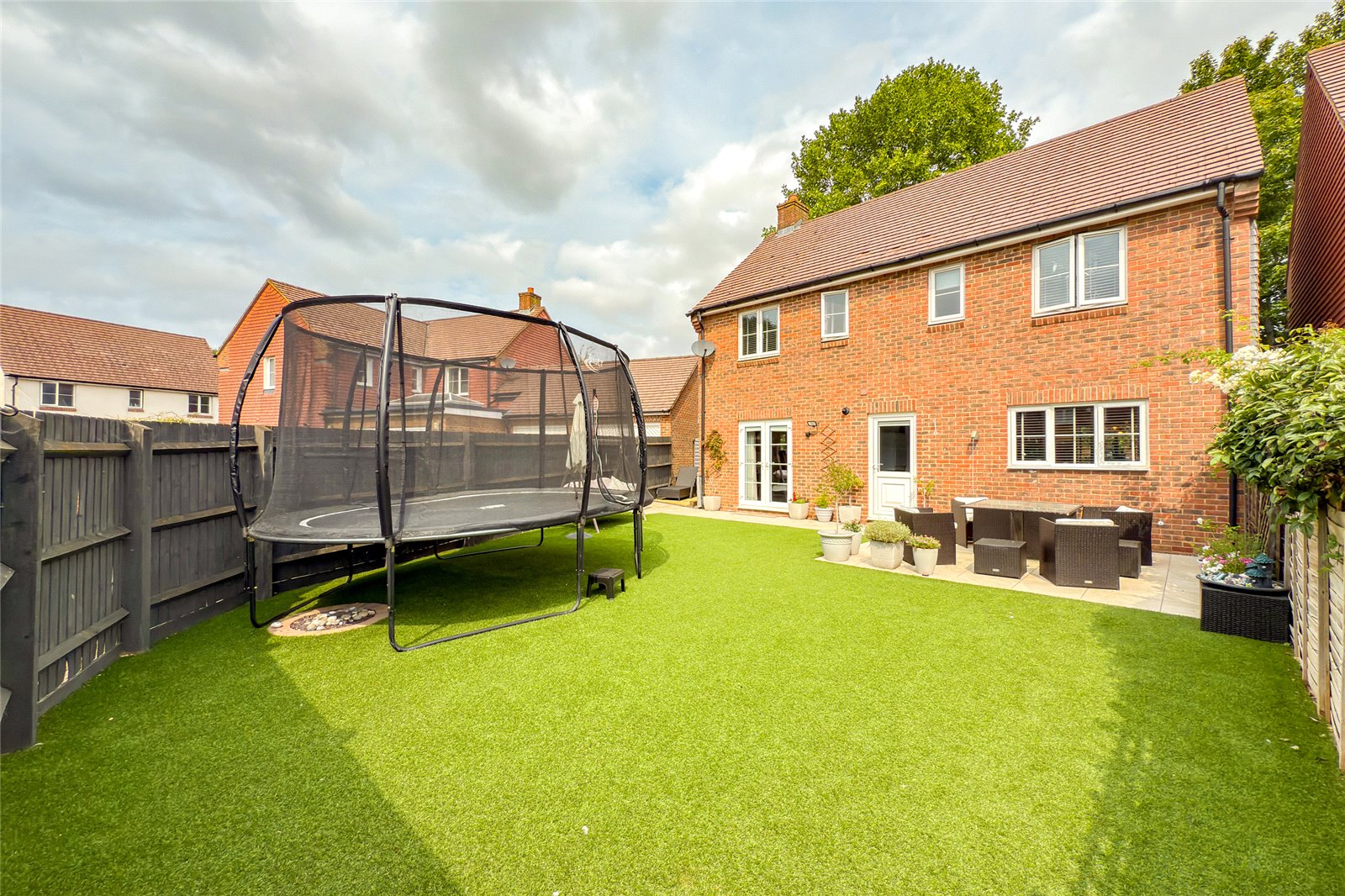 4 bed detached house for sale in Old School Drive, Wheathampstead, Hertfordshire, AL4 - Property Image 9