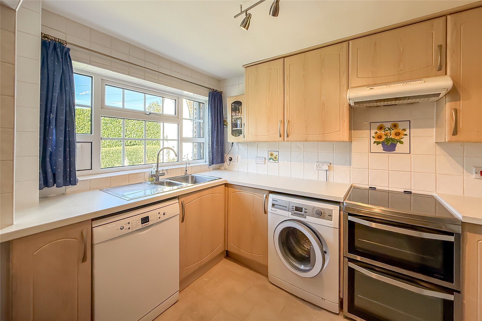 3 bed detached house for sale in River Hill, Flamstead, Hertfordshire, AL3  - Property Image 4
