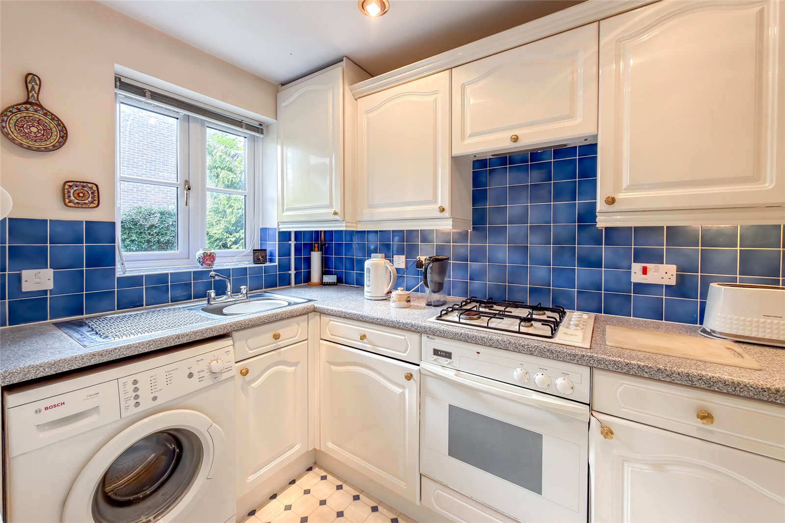 2 bed terraced house for sale in Betjeman Close, Harpenden, Hertfordshire, AL5 - Property Image 2