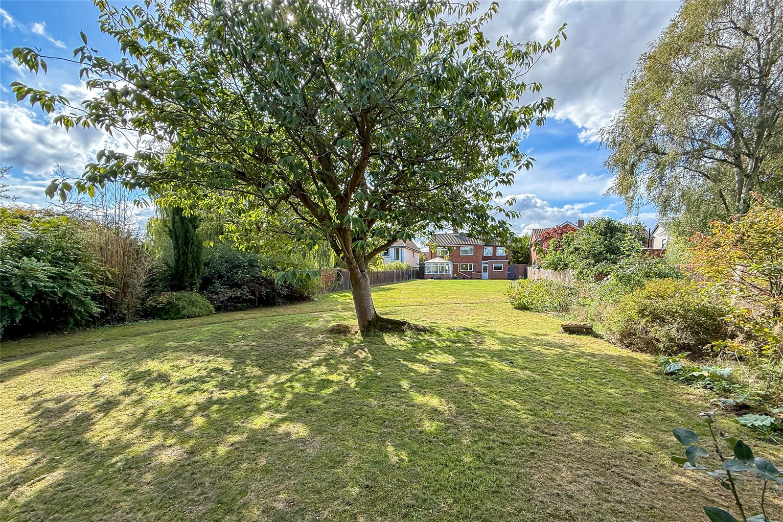 4 bed detached house for sale in Tuffnells Way, Harpenden, Hertfordshire, AL5  - Property Image 14