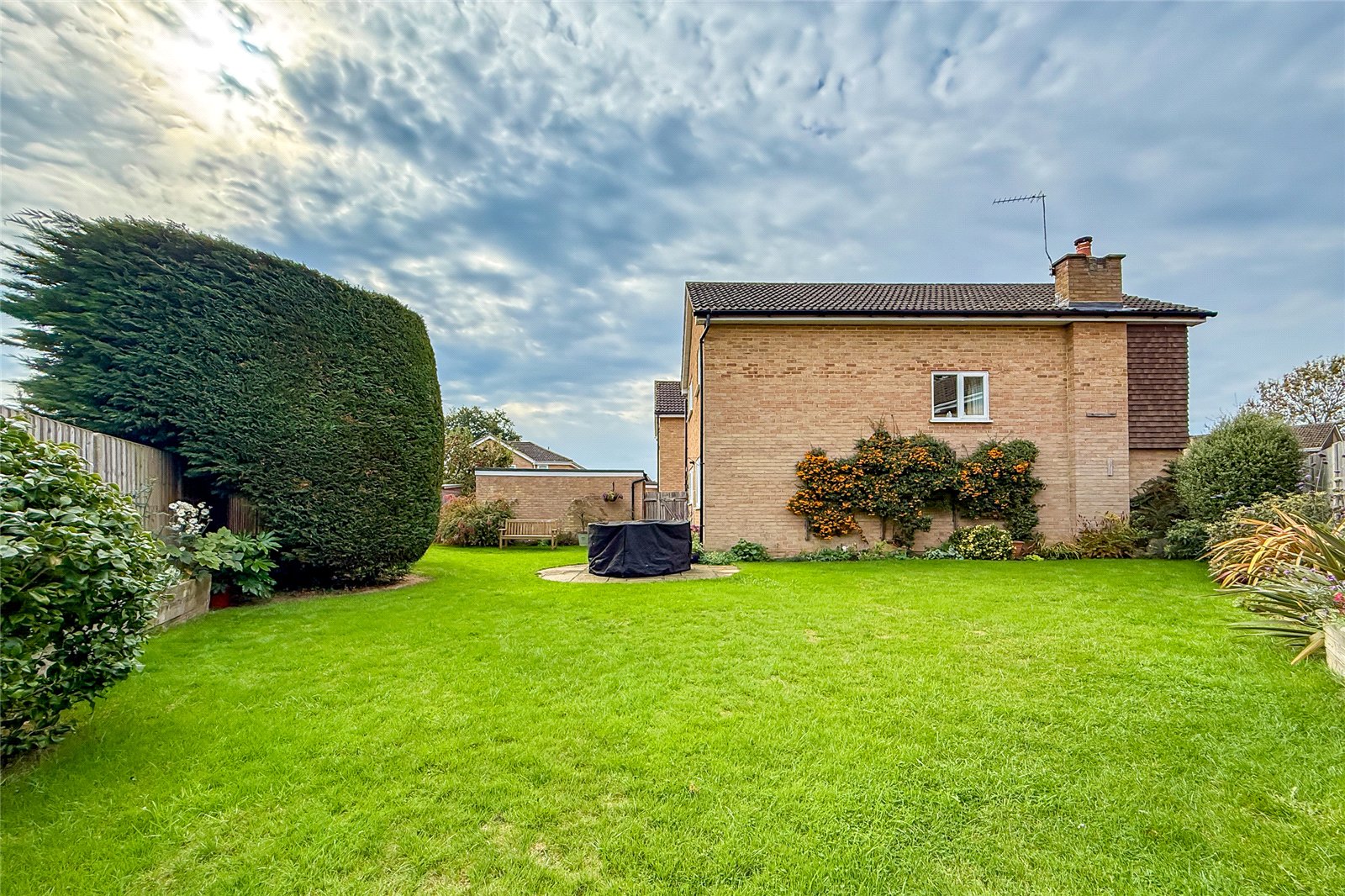 4 bed detached house for sale in Alzey Gardens, Harpenden, Hertfordshire, AL5  - Property Image 12