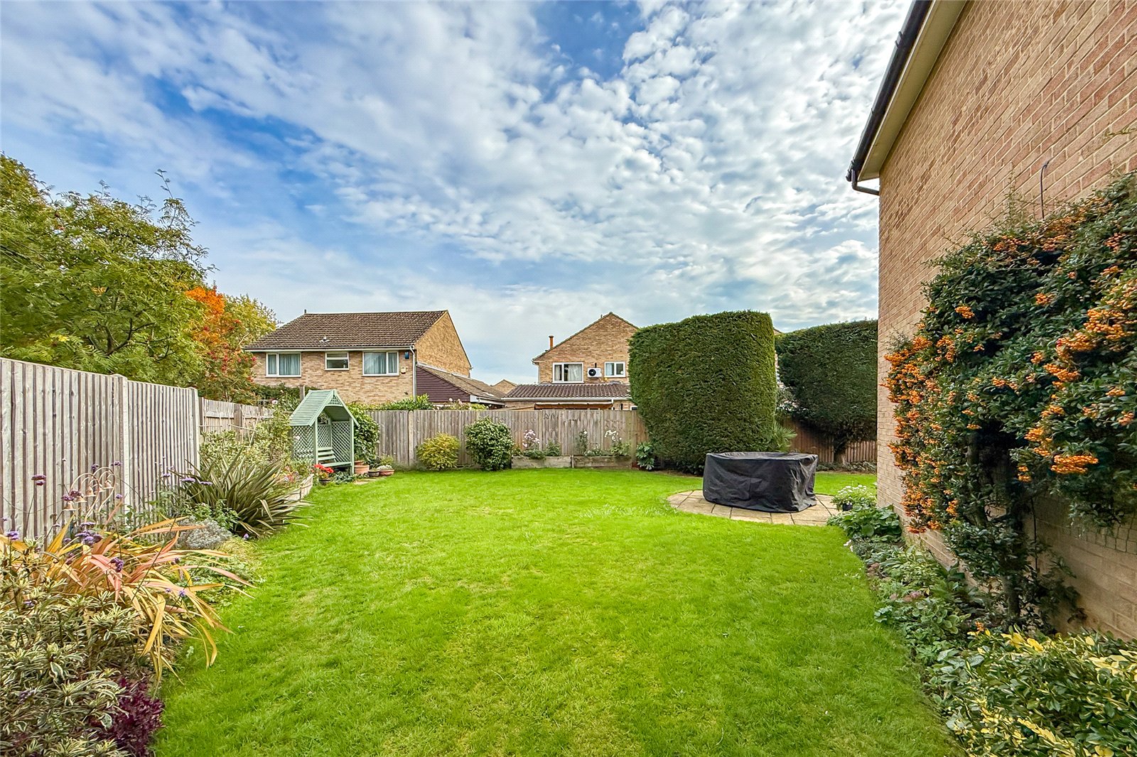 4 bed detached house for sale in Alzey Gardens, Harpenden, Hertfordshire, AL5  - Property Image 25