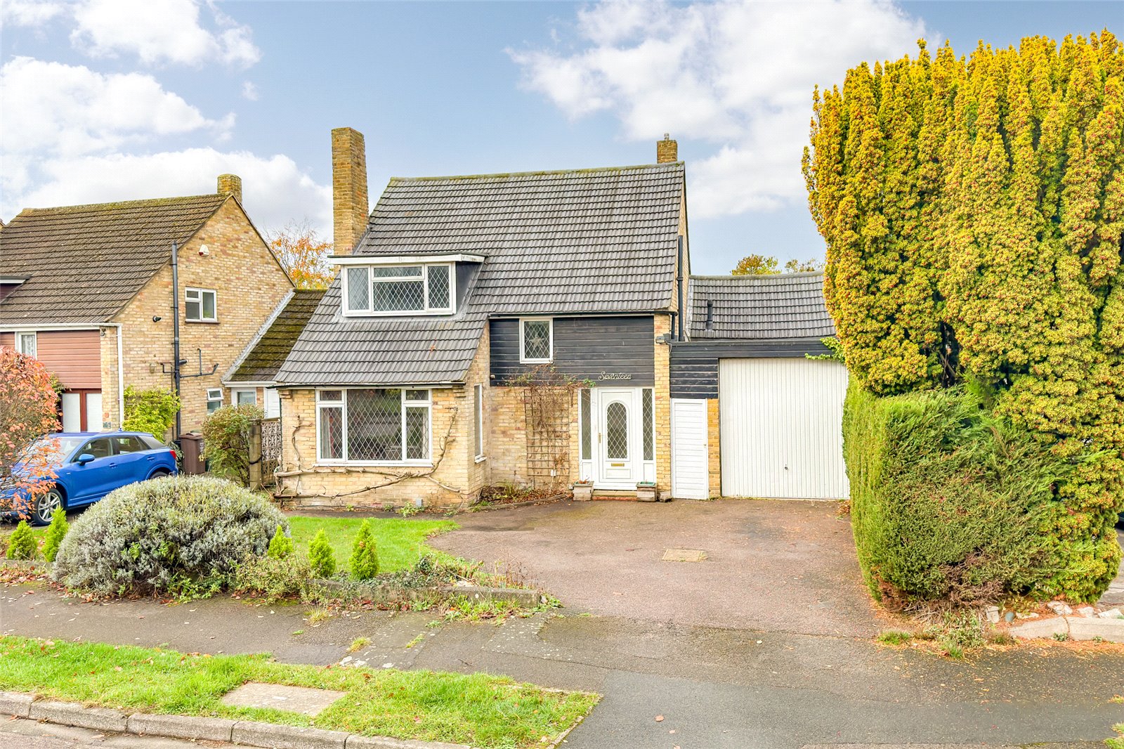 3 bed detached house for sale in Farringford Close, Chiswell Green, St. Albans, Hertfordshire, AL2  - Property Image 1