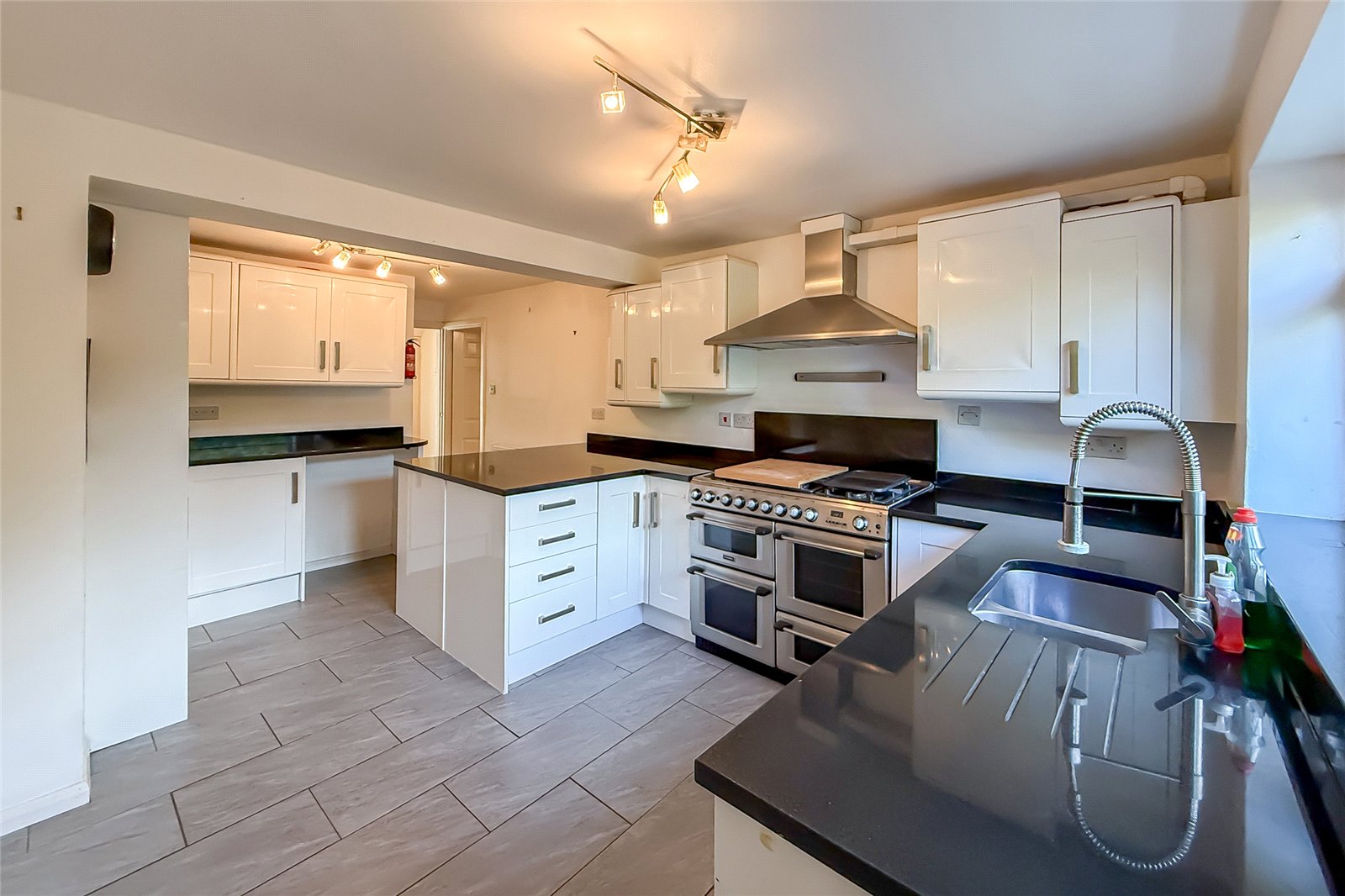 3 bed detached house for sale in Farringford Close, Chiswell Green, St. Albans, Hertfordshire, AL2  - Property Image 2