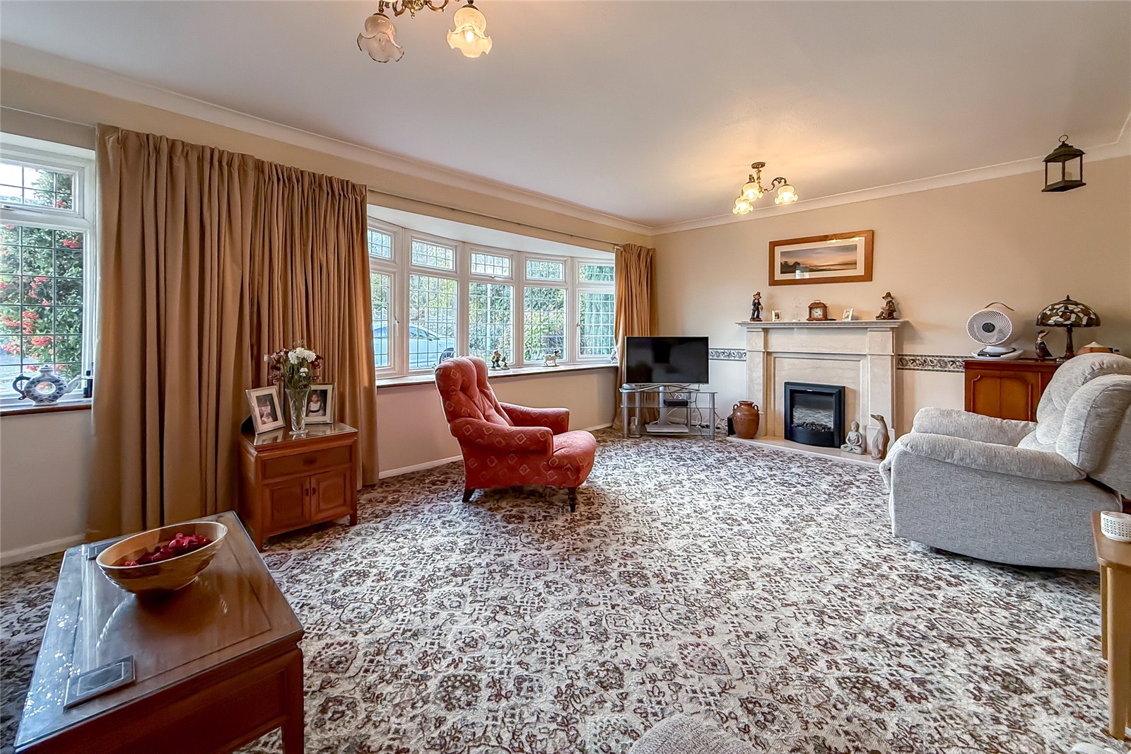 4 bed detached house for sale in Courtfields, Harpenden, Hertfordshire, AL5  - Property Image 4