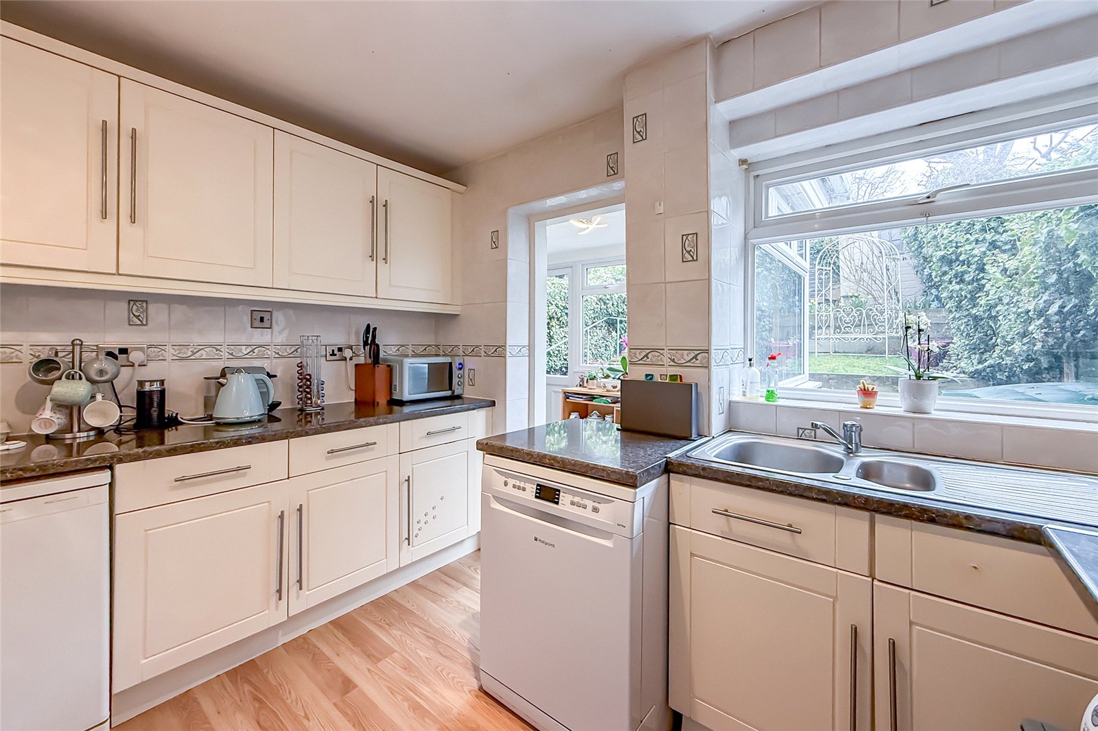 3 bed terraced house for sale in Bramble Close, Harpenden, Hertfordshire, AL5 - Property Image 4