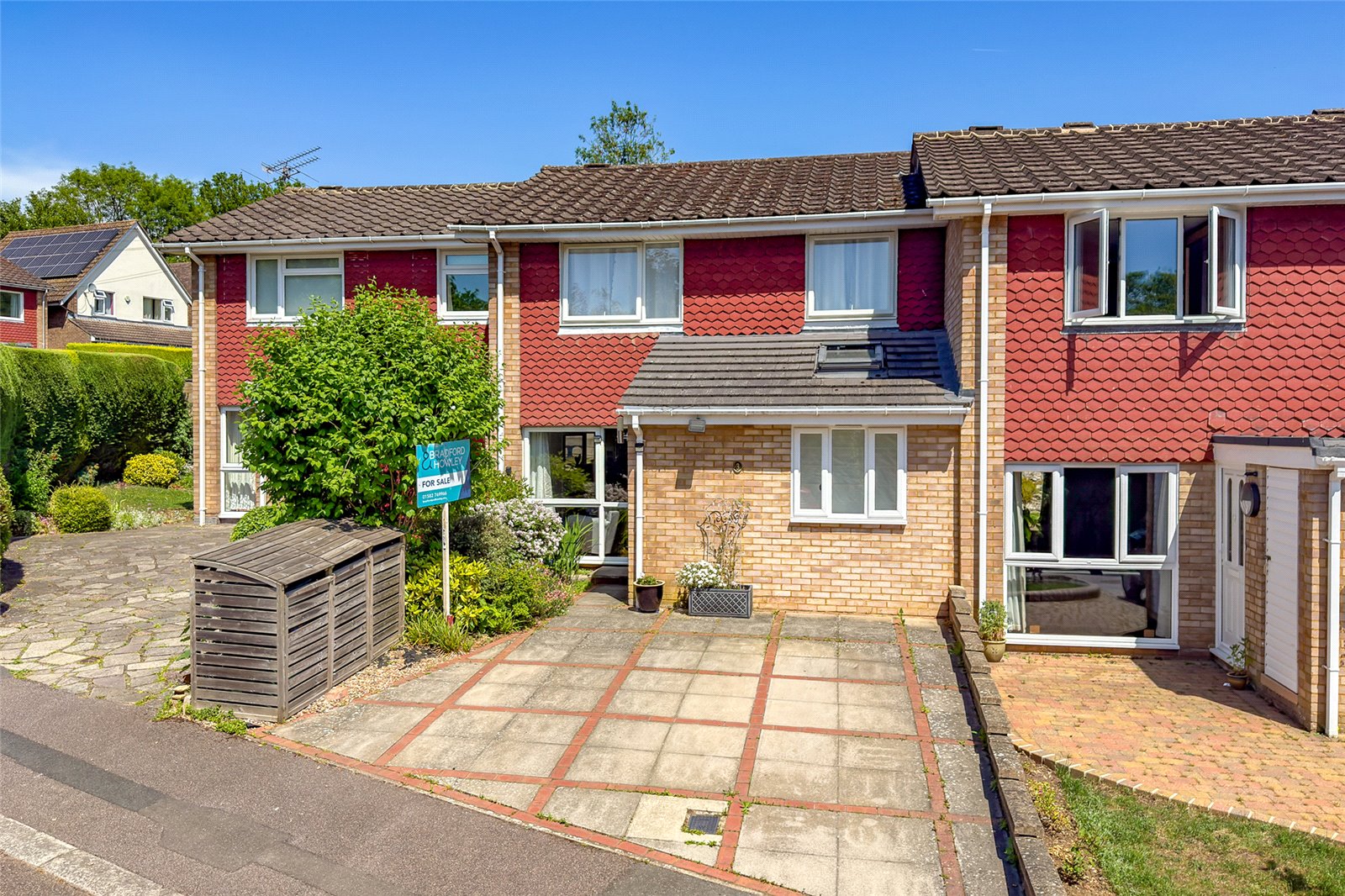 3 bed terraced house for sale in Bramble Close, Harpenden, Hertfordshire, AL5 - Property Image 2