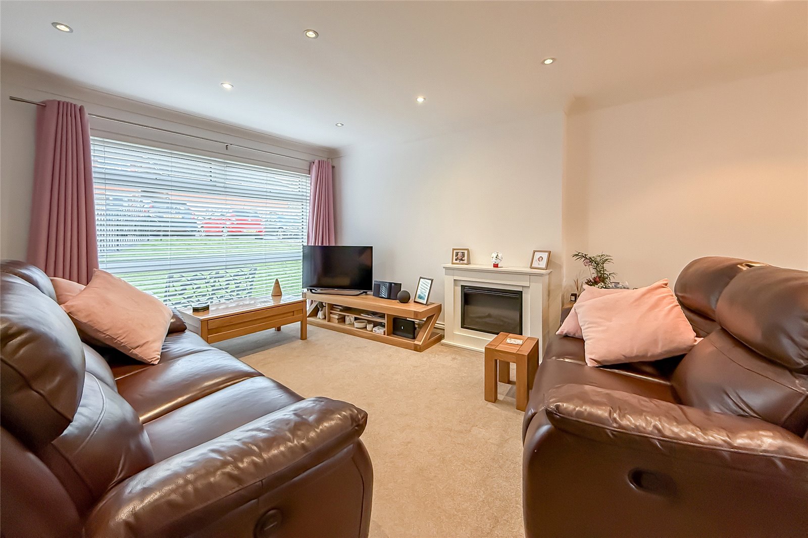 4 bed semi-detached house for sale in Tiverton Court, Harpenden, Hertfordshire, AL5 - Property Image 2