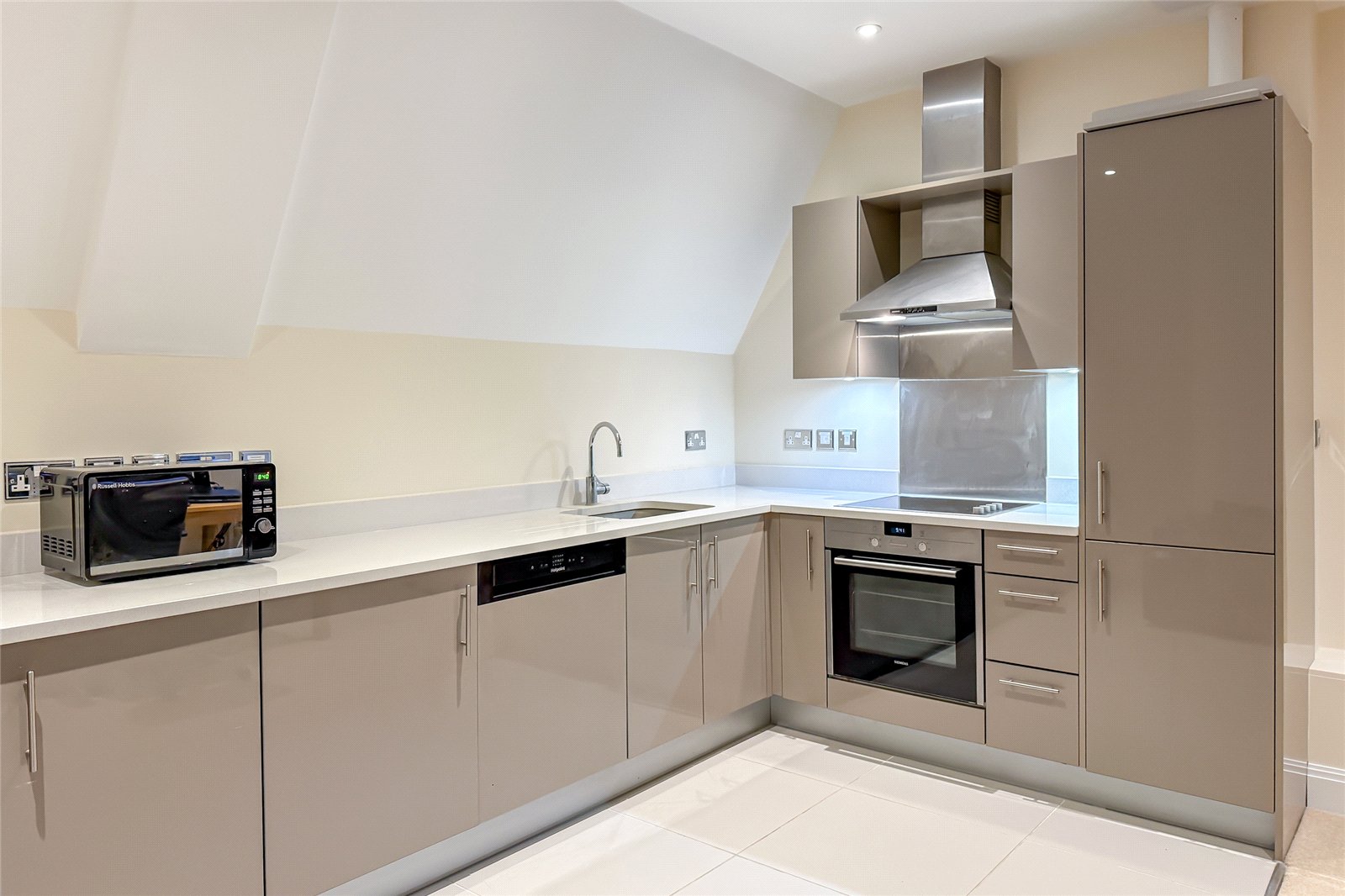 1 bed apartment for sale in Gleneagle Manor, Townsend Lane, Harpenden, Hertfordshire, AL5  - Property Image 2