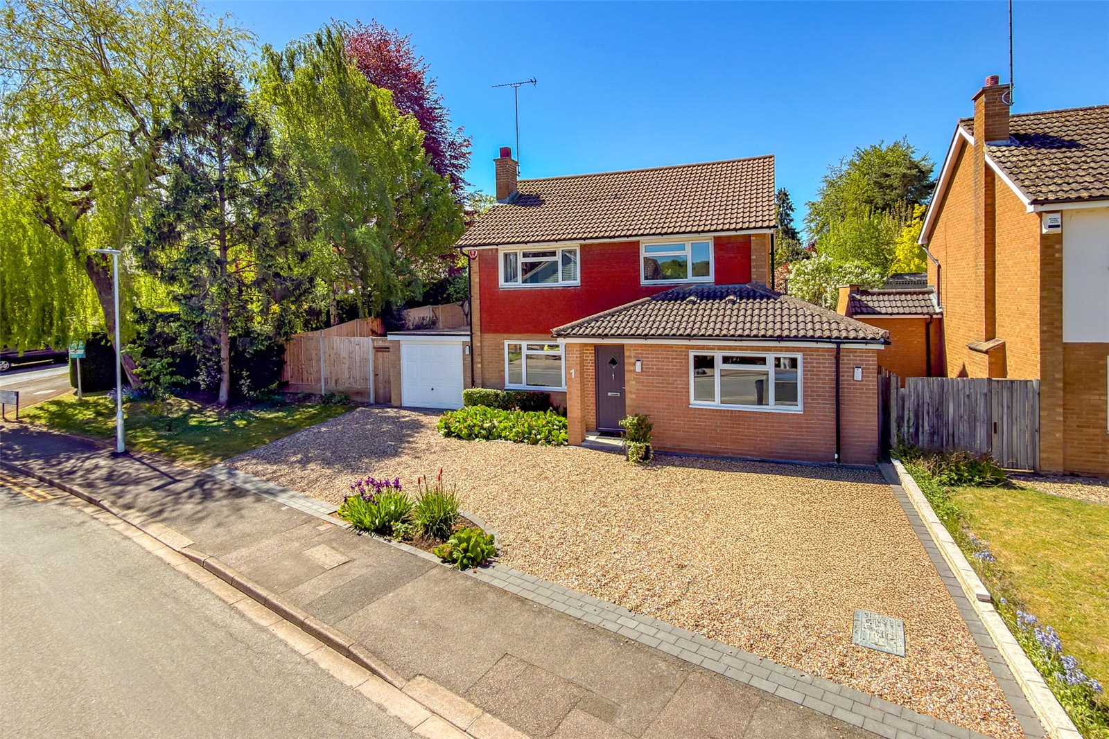 4 bed detached house for sale in Aplins Close, Harpenden, Hertfordshire, AL5  - Property Image 2
