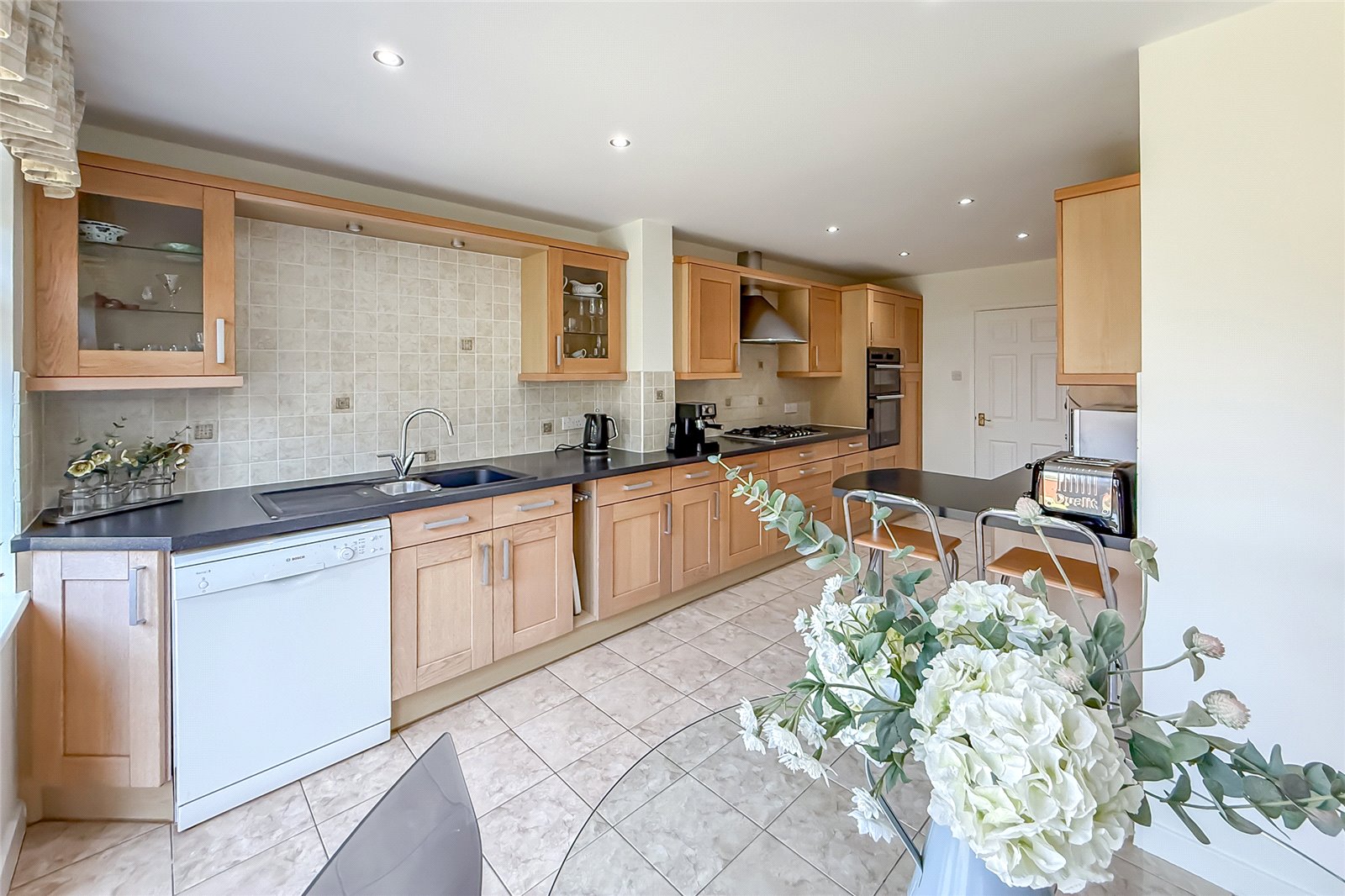 4 bed semi-detached house for sale in The Pleasance, Harpenden, Hertfordshire, AL5  - Property Image 3