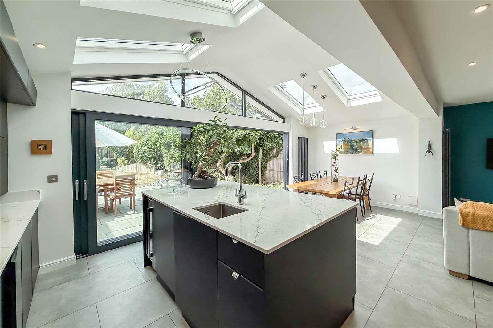 5 bed semi-detached house for sale in Stanley Avenue, St. Albans, Hertfordshire, AL2 - Property Image 3
